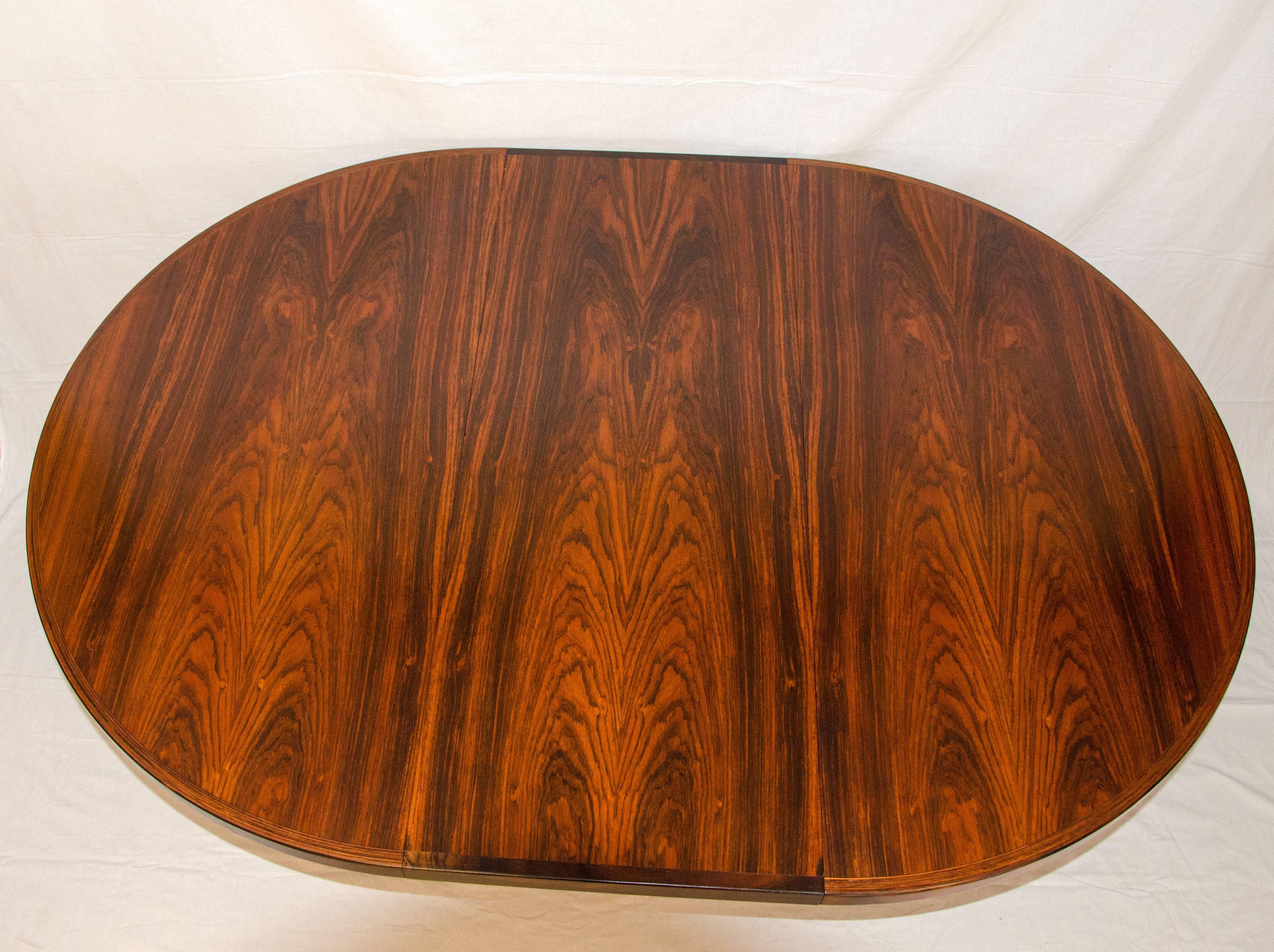 Scandinavian Modern Danish Rosewood Round Pedestal Dining Table, One Leaf
