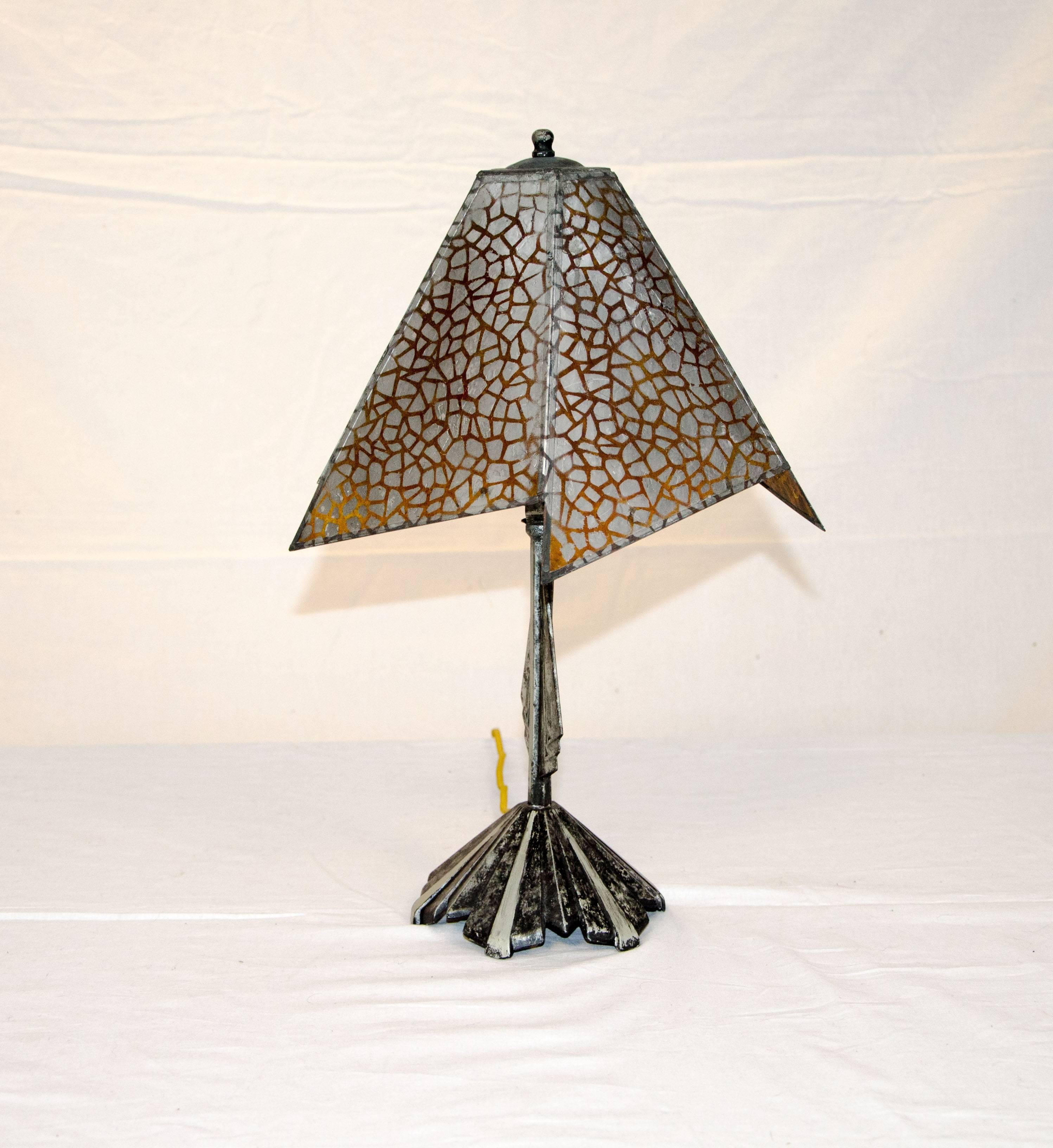 Very nice small accent Art Deco lamp. The 9' tall 3