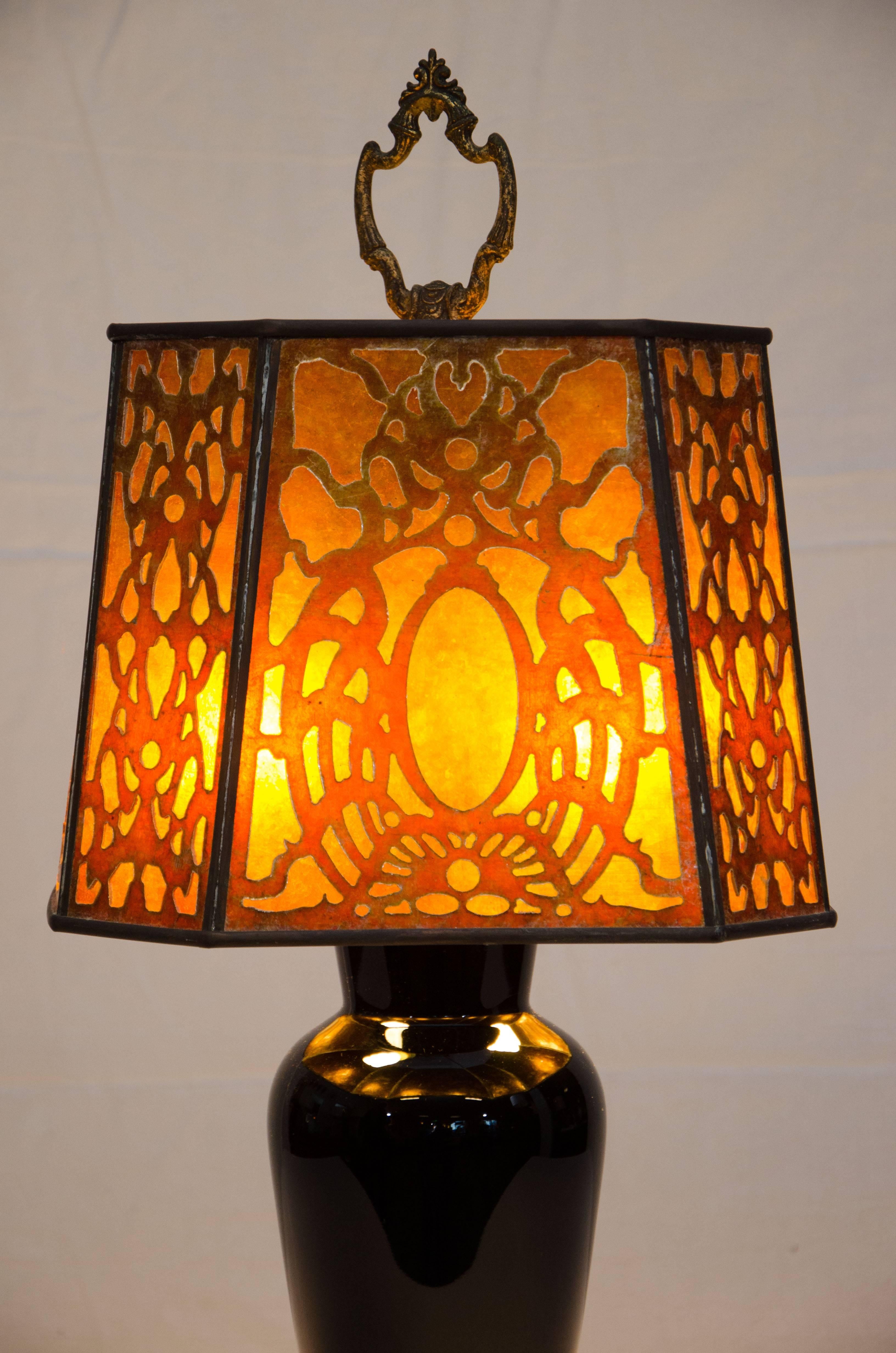 American Black Glass Base Art Deco Table Lamp, Mica Shade