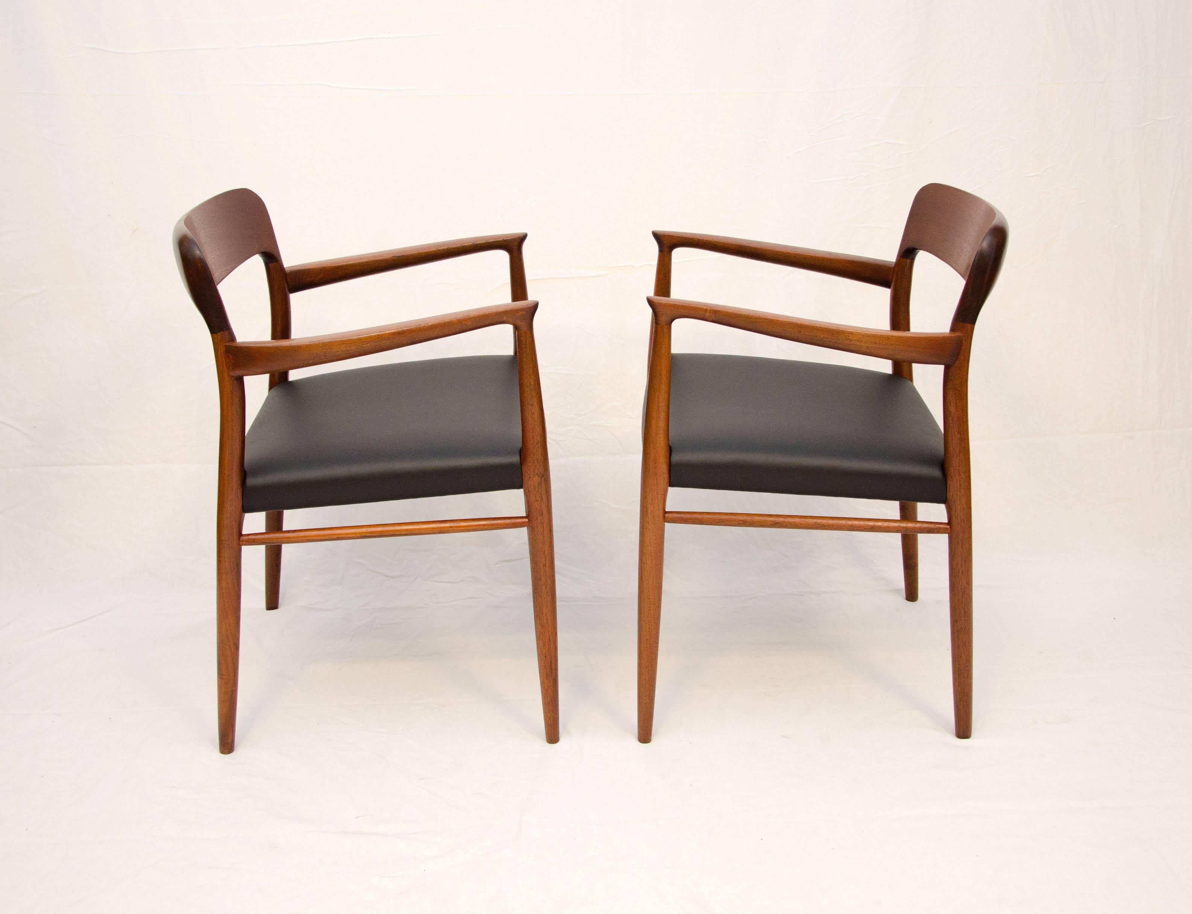 Set of 12 Danish Teak Dining Chairs by N. O. Møller for J. L. Møller Mobelfabrik In Excellent Condition In Crockett, CA