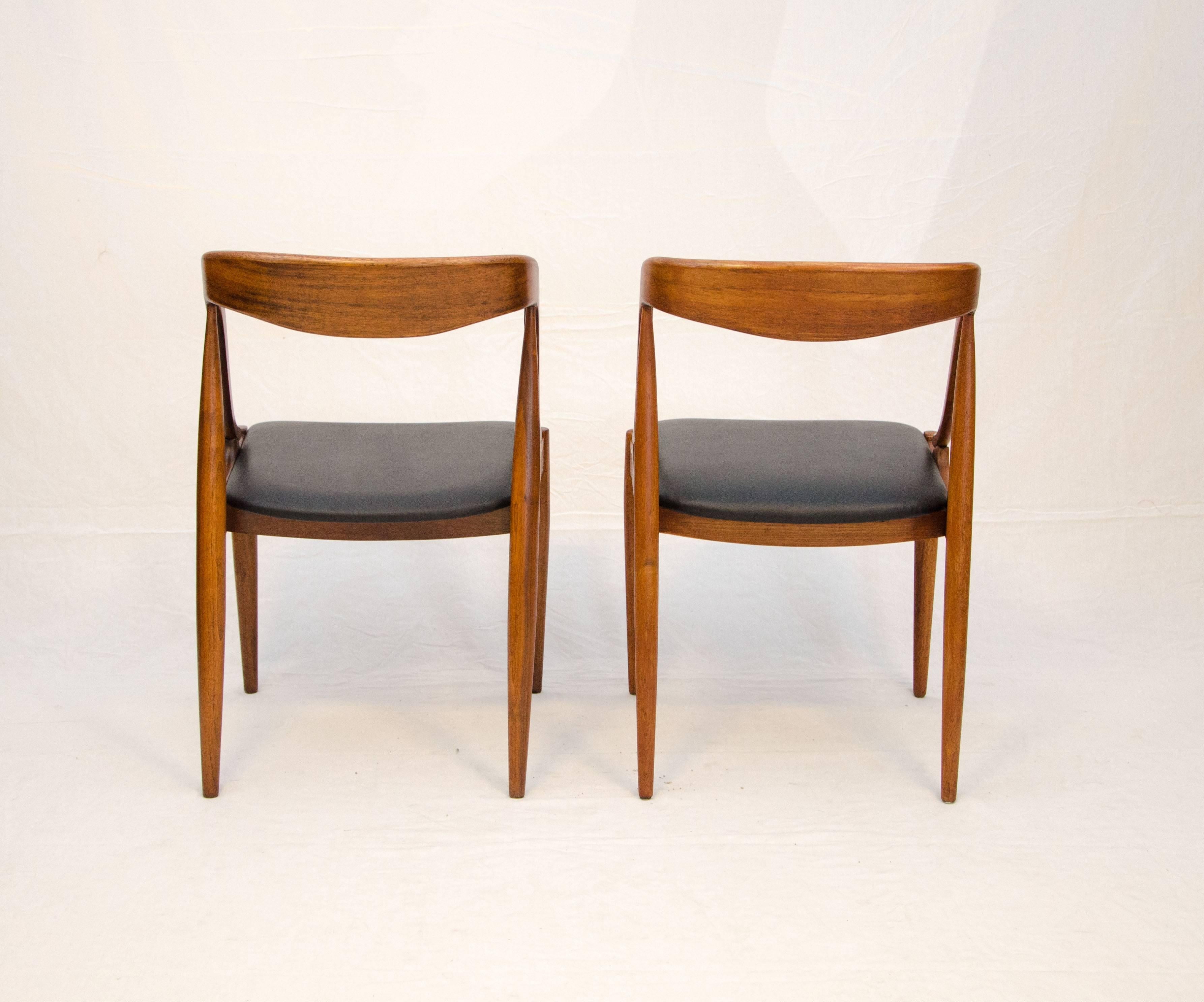 Scandinavian Modern Pair of Dining or Desk Chairs Johannes Andersen, MM Moreddi