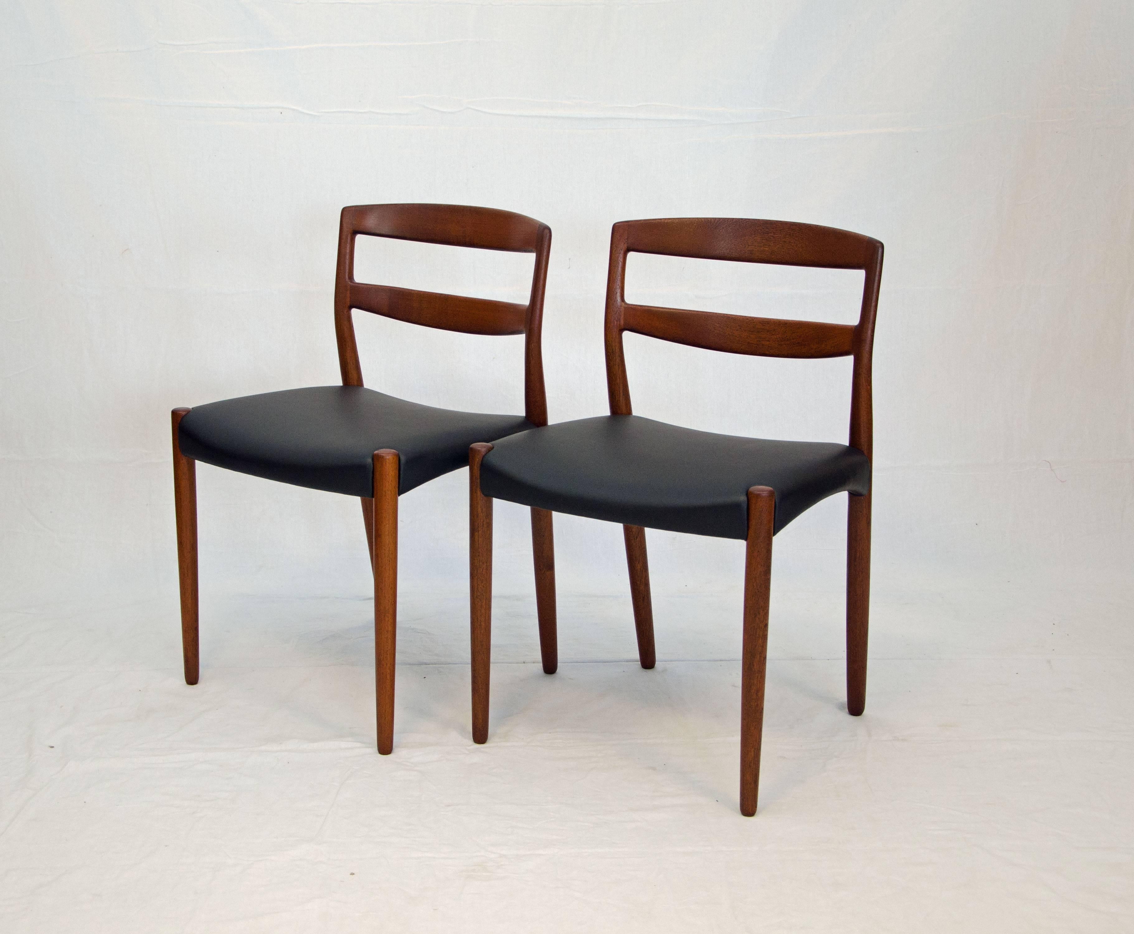 This pair of chairs have a minimalist curved sculptural back. A beautiful chair by the renowned Danish cabinetmaker Willy Beck.