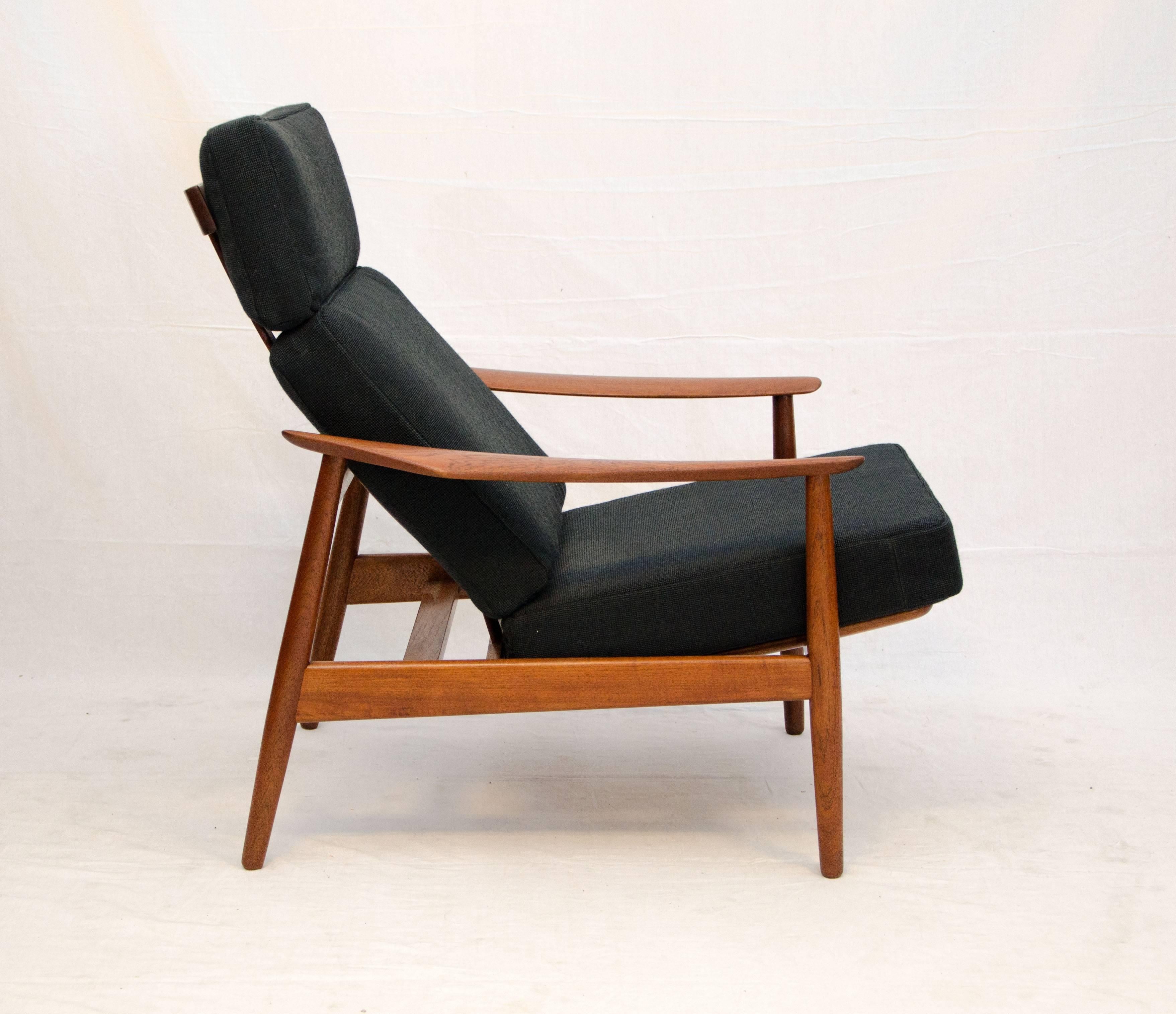 Danish Teak Reclining Lounge Chair with Ottoman, FD 164 by Arne Vodder In Excellent Condition For Sale In Crockett, CA