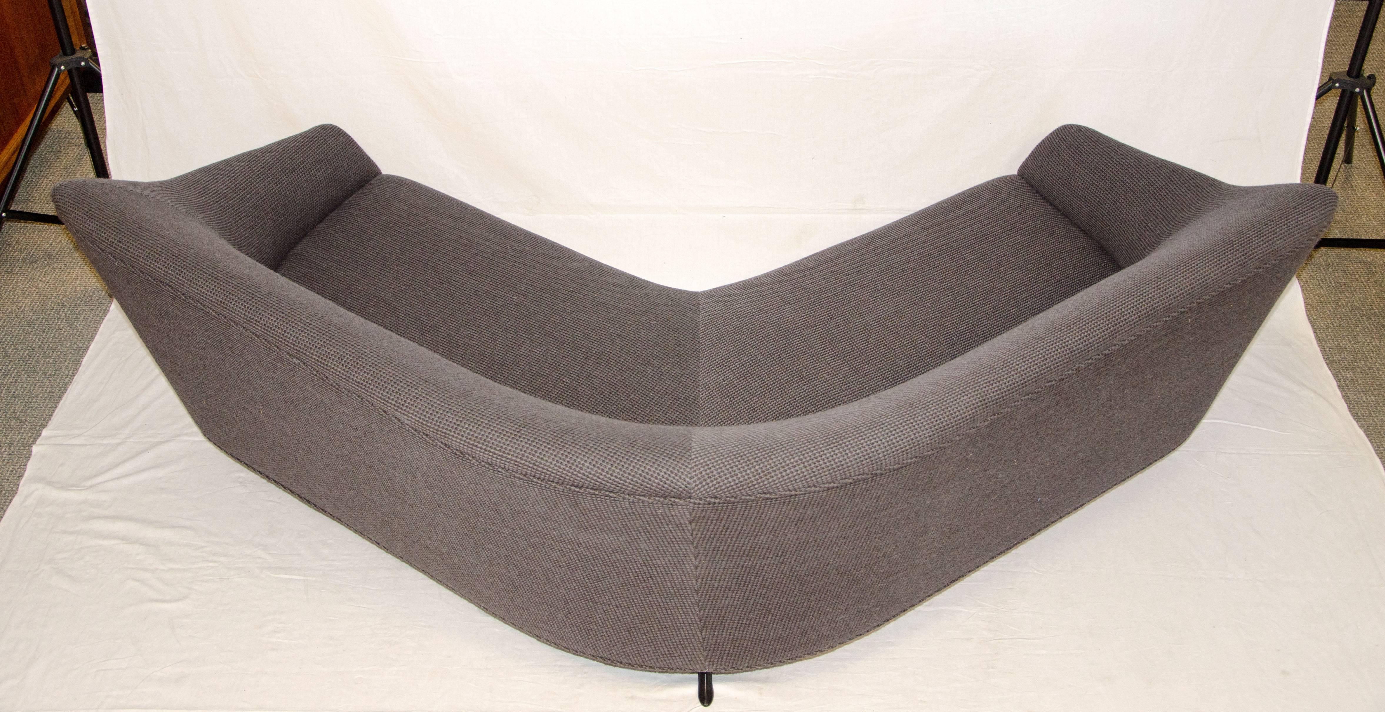 Italian Curved Sofa, Knoll Fabric, Attributed to Gio Ponti In Excellent Condition In Crockett, CA