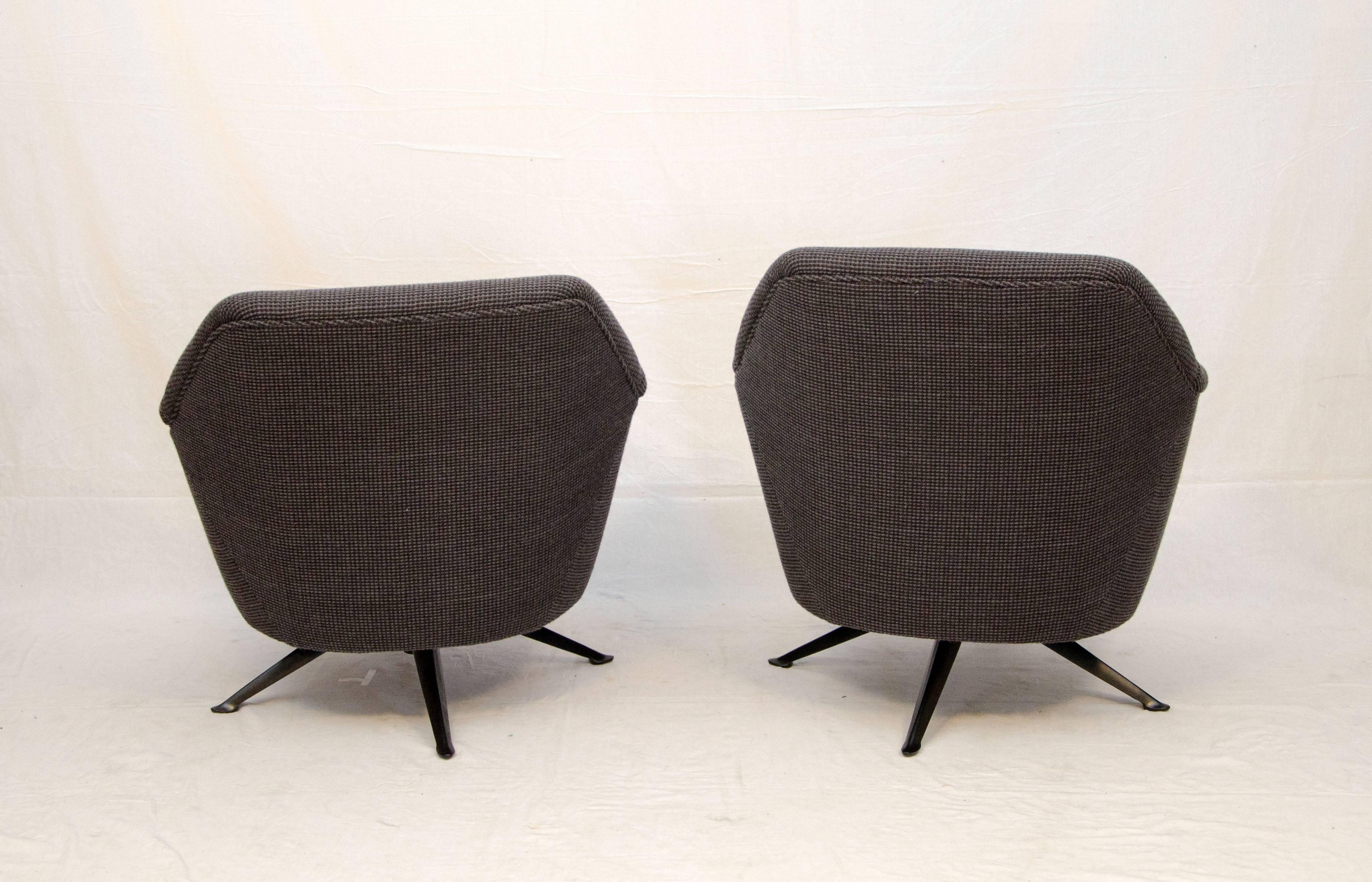 Mid-Century Modern Pair of Italian Swiveling Lounge Chairs, Knoll Fabric, Attributed to Gio Ponti