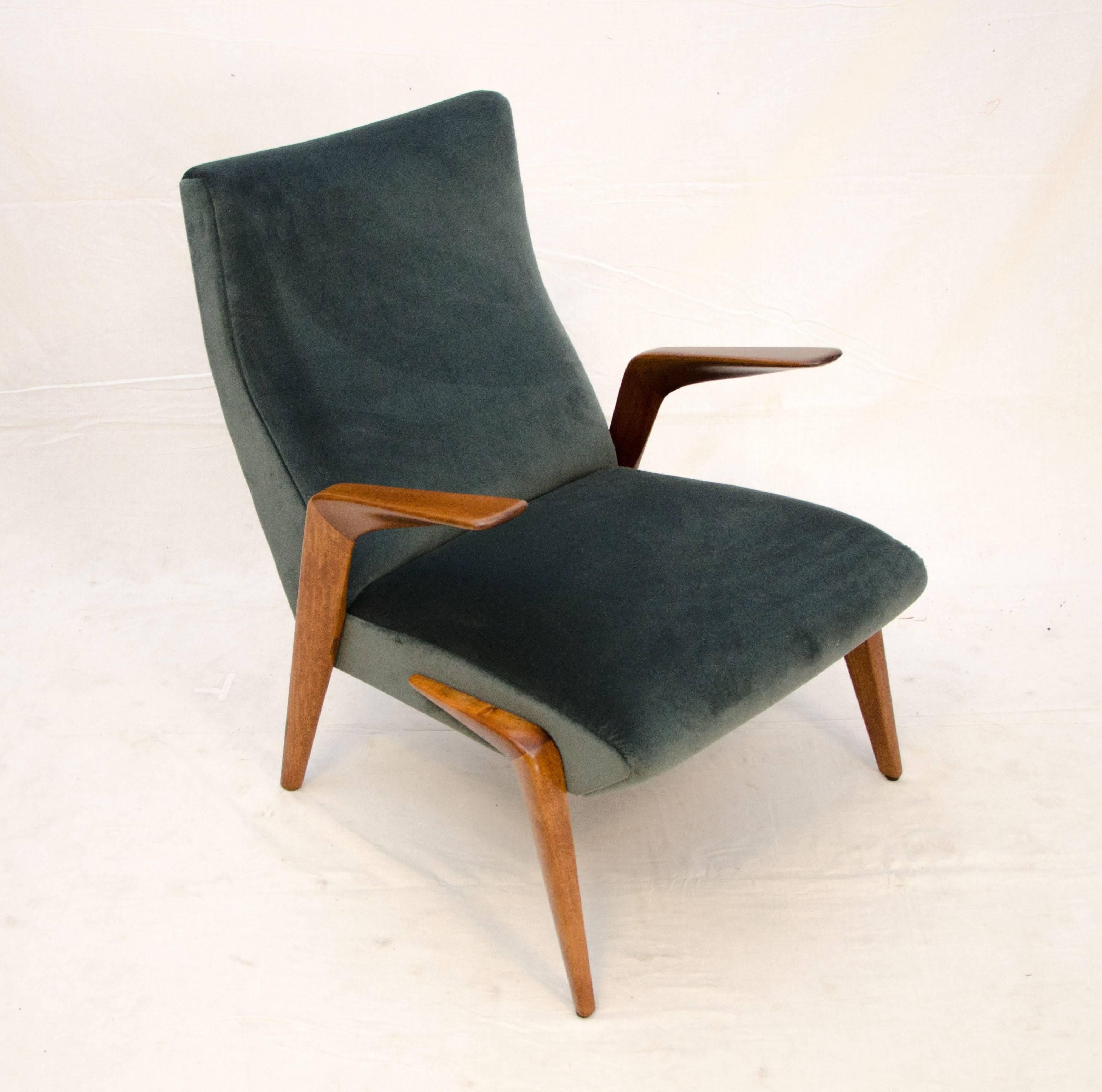 Rare Italian lounge chair designed by Osvaldo Borsani in 1954 and manufactured by Tecno in Milan, Italy. An unusual design with a grasshopper style profile. Upholstery is in very good condition but easily changed.