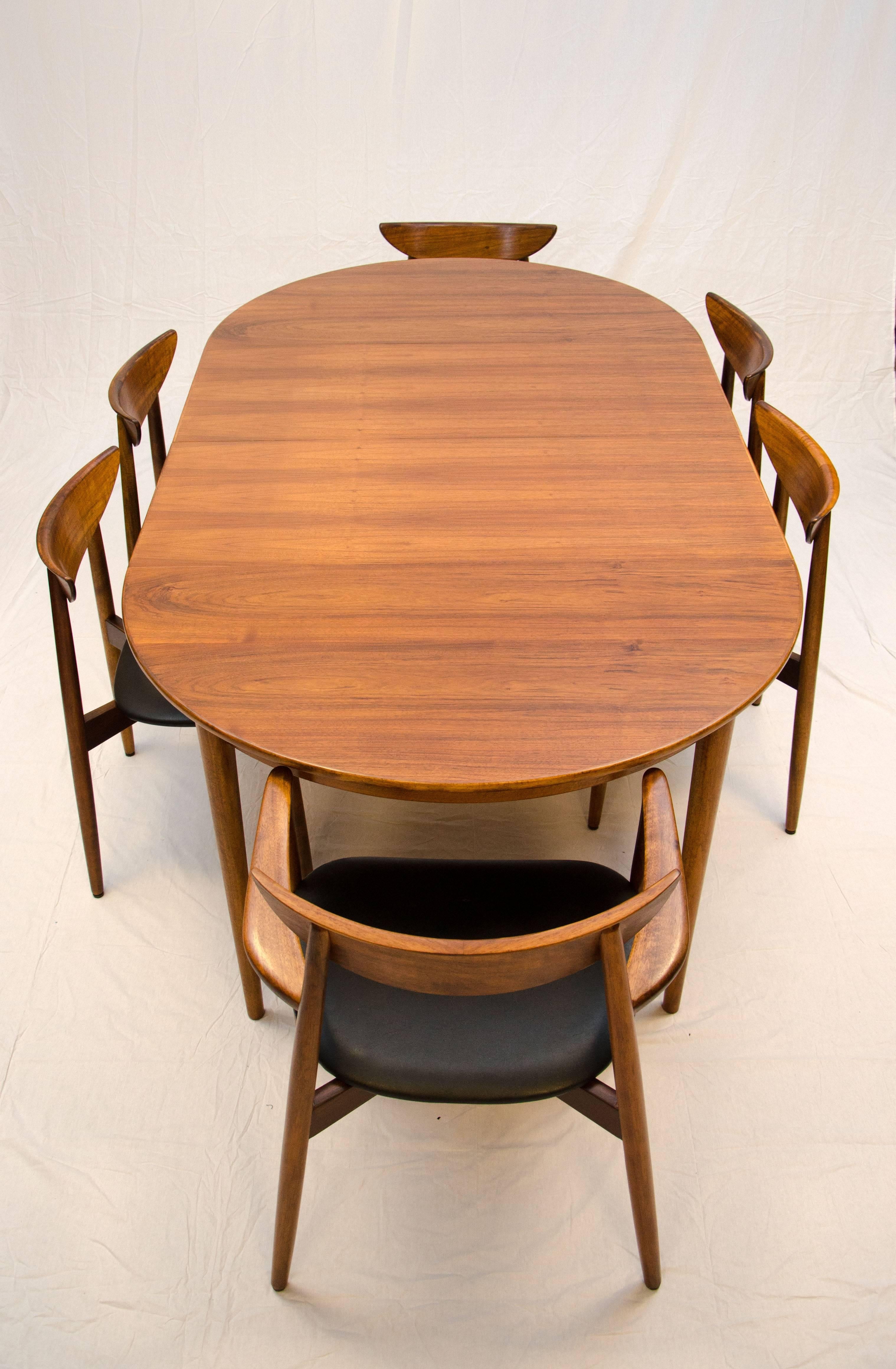 20th Century Danish Walnut Round Dining Table, Two Leaves, Moreddi