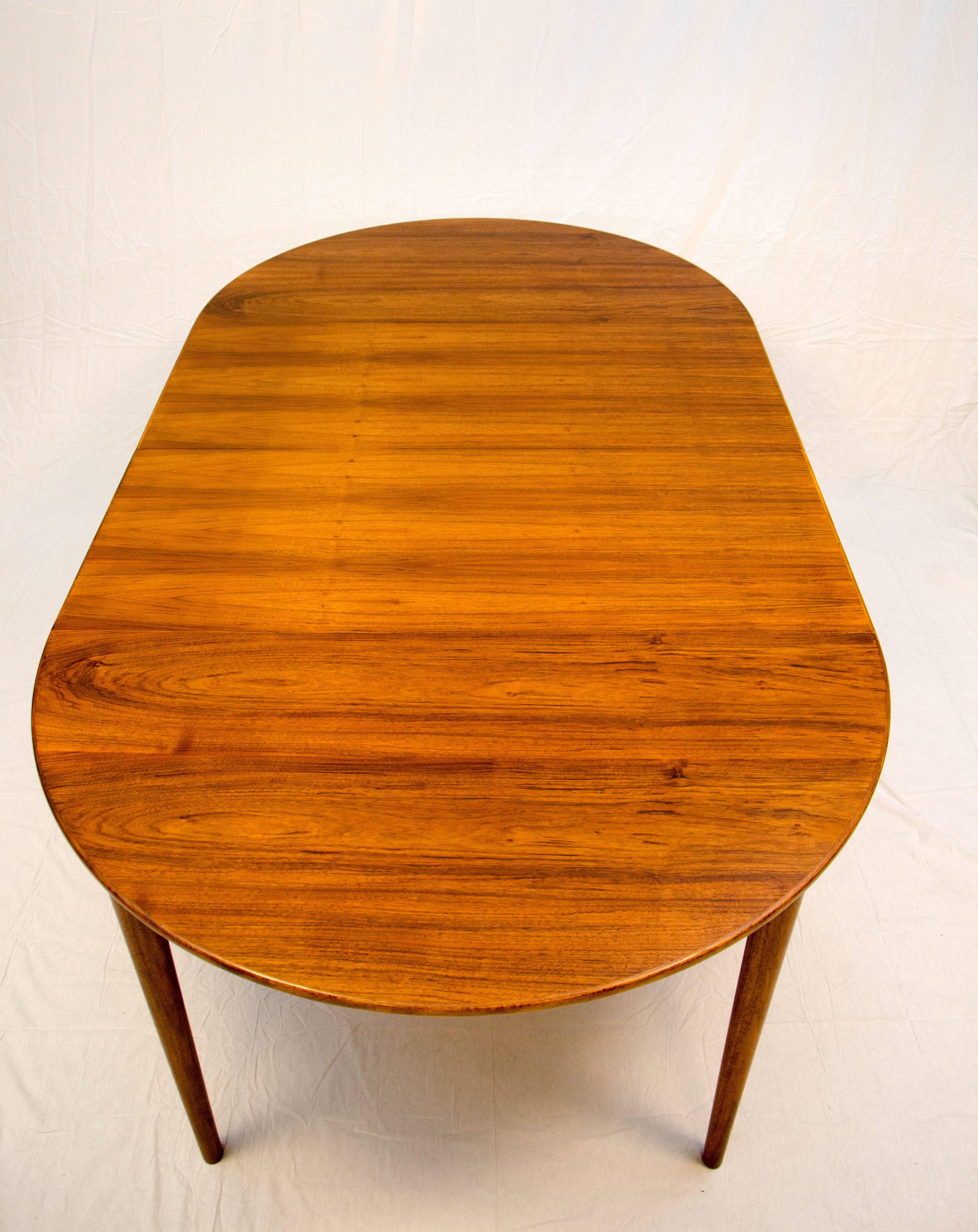 Danish Walnut Round Dining Table, Two Leaves, Moreddi In Excellent Condition In Crockett, CA