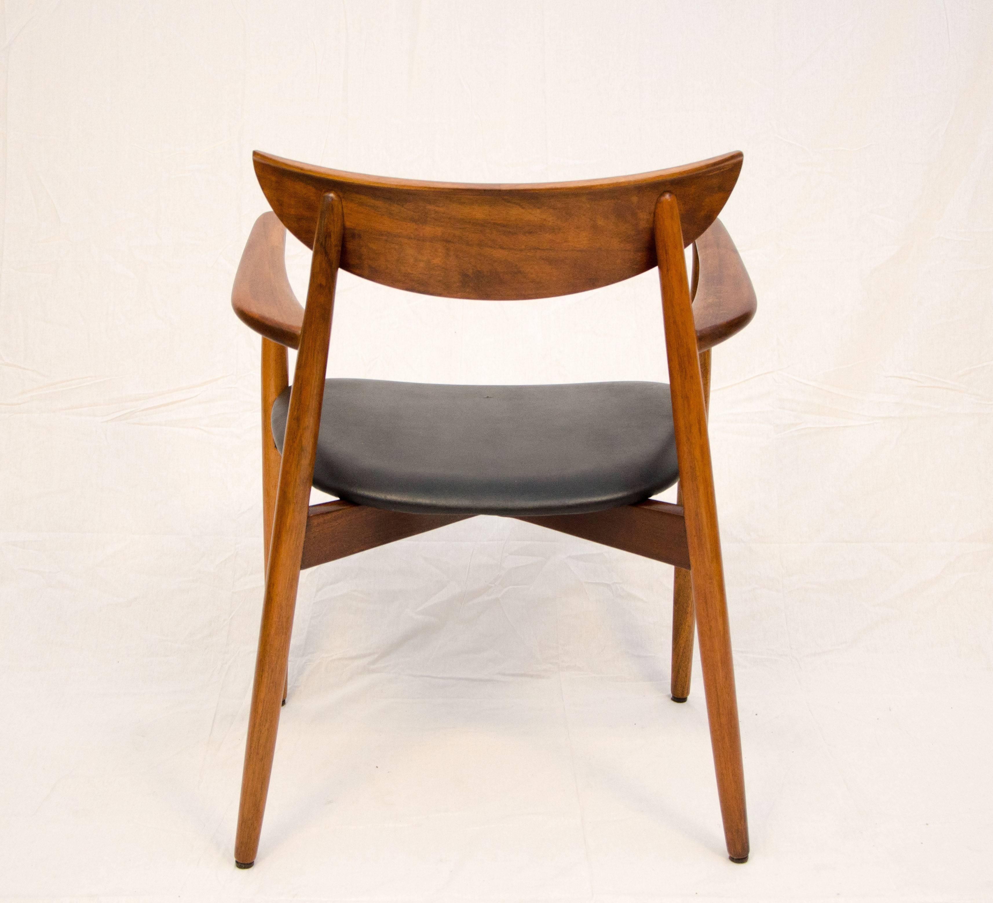 Set of Six Danish Walnut Dining Chairs, Harry Ostergaard, Moreddi In Excellent Condition In Crockett, CA