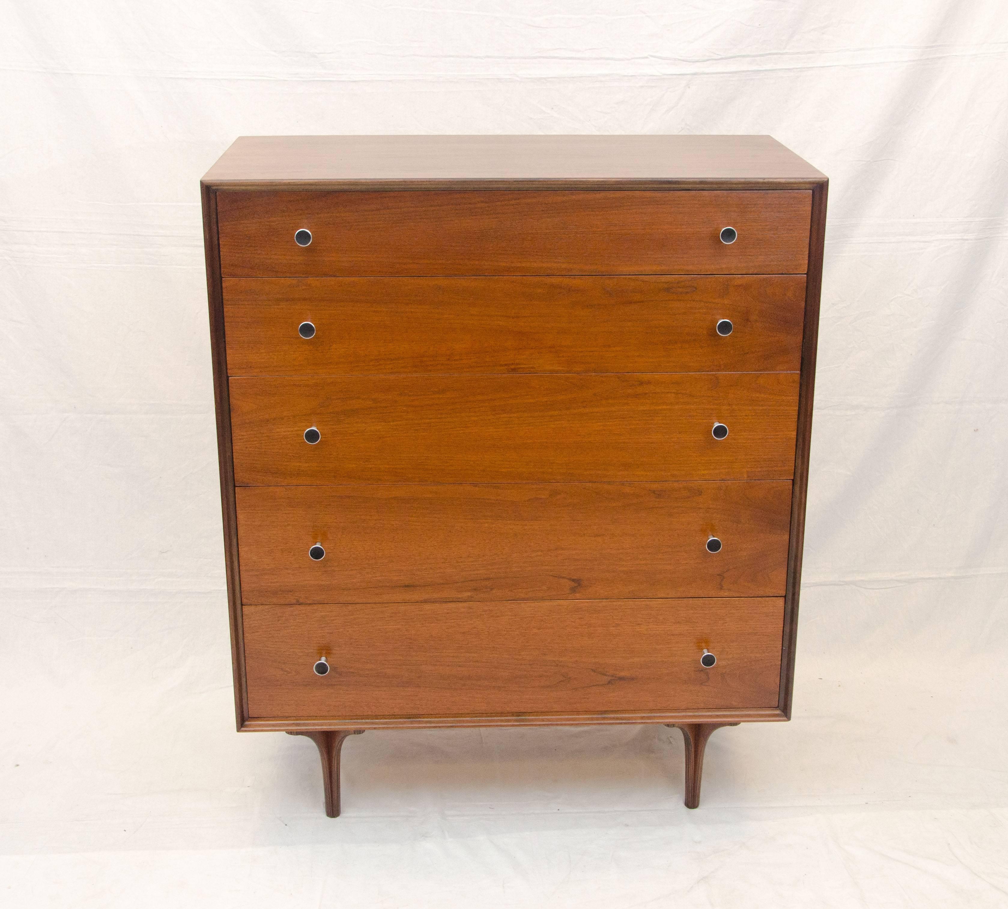  Very nice five drawer walnut chest of drawers designed by Milo Baughman for Glenn of California. Dresser retains the original aluminum pulls with black accents. Drawer interior heights are graduated from 3