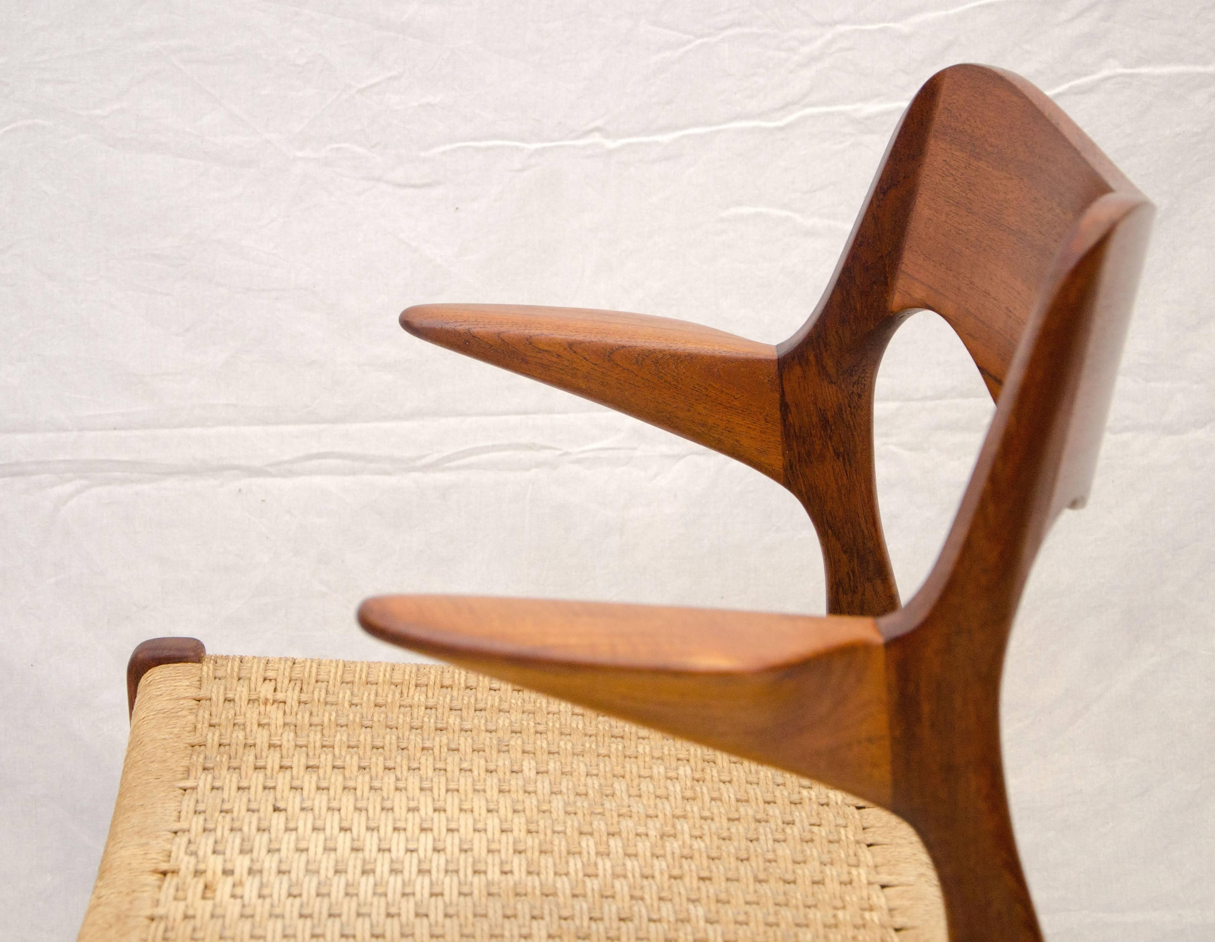 Set of Four Danish Teak Dining Chairs, Moller #71 and #55 In Good Condition For Sale In Crockett, CA