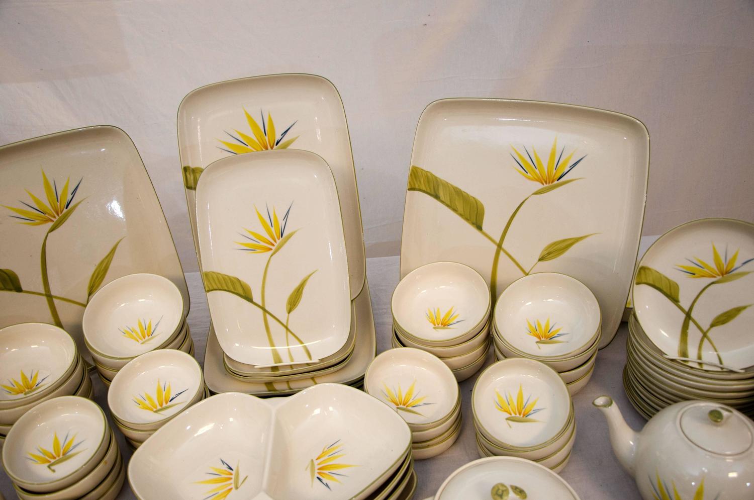 Collection of California Dinnerware, Winfield "Bird of Paradise" Dinner