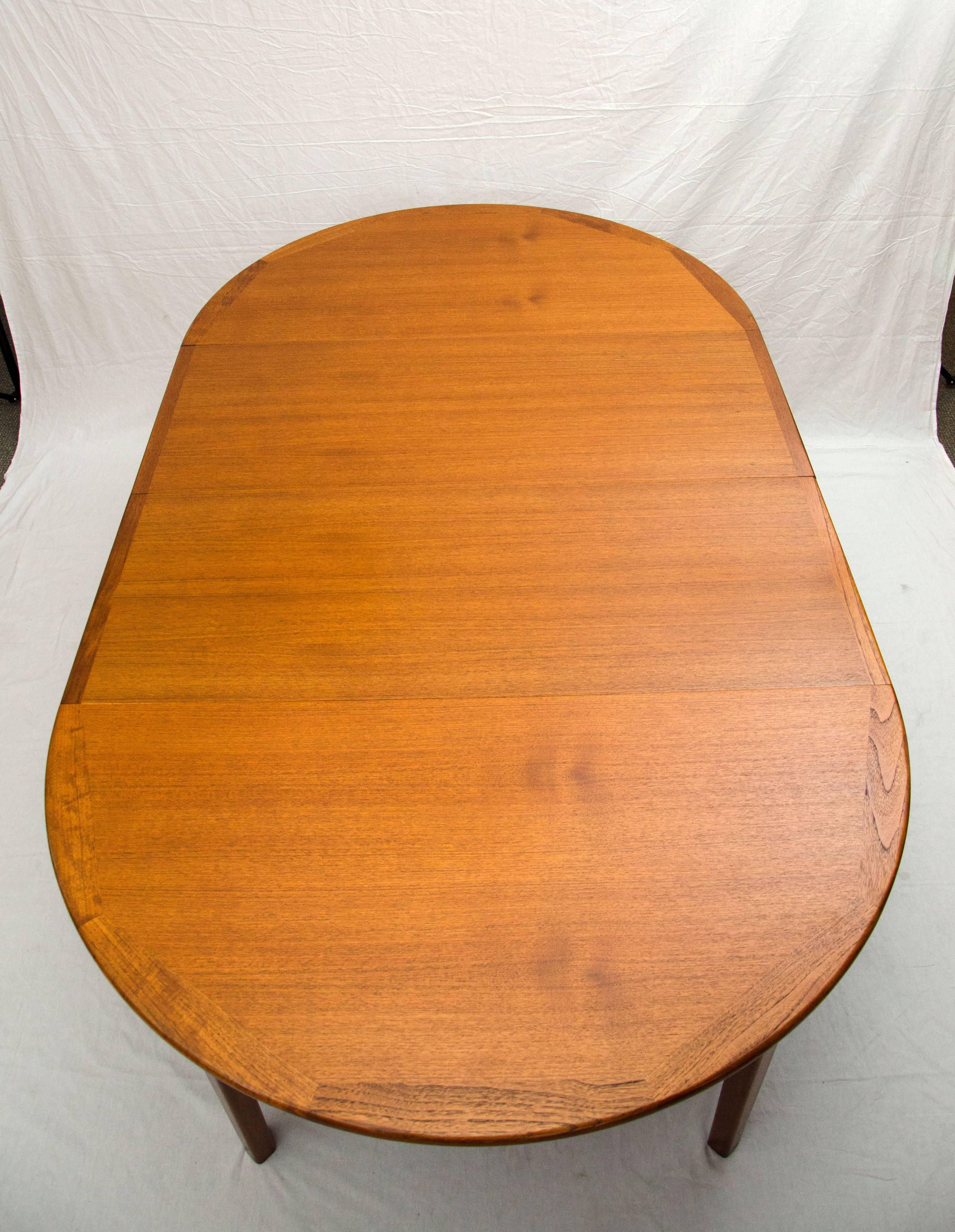 large round dining table seats 12