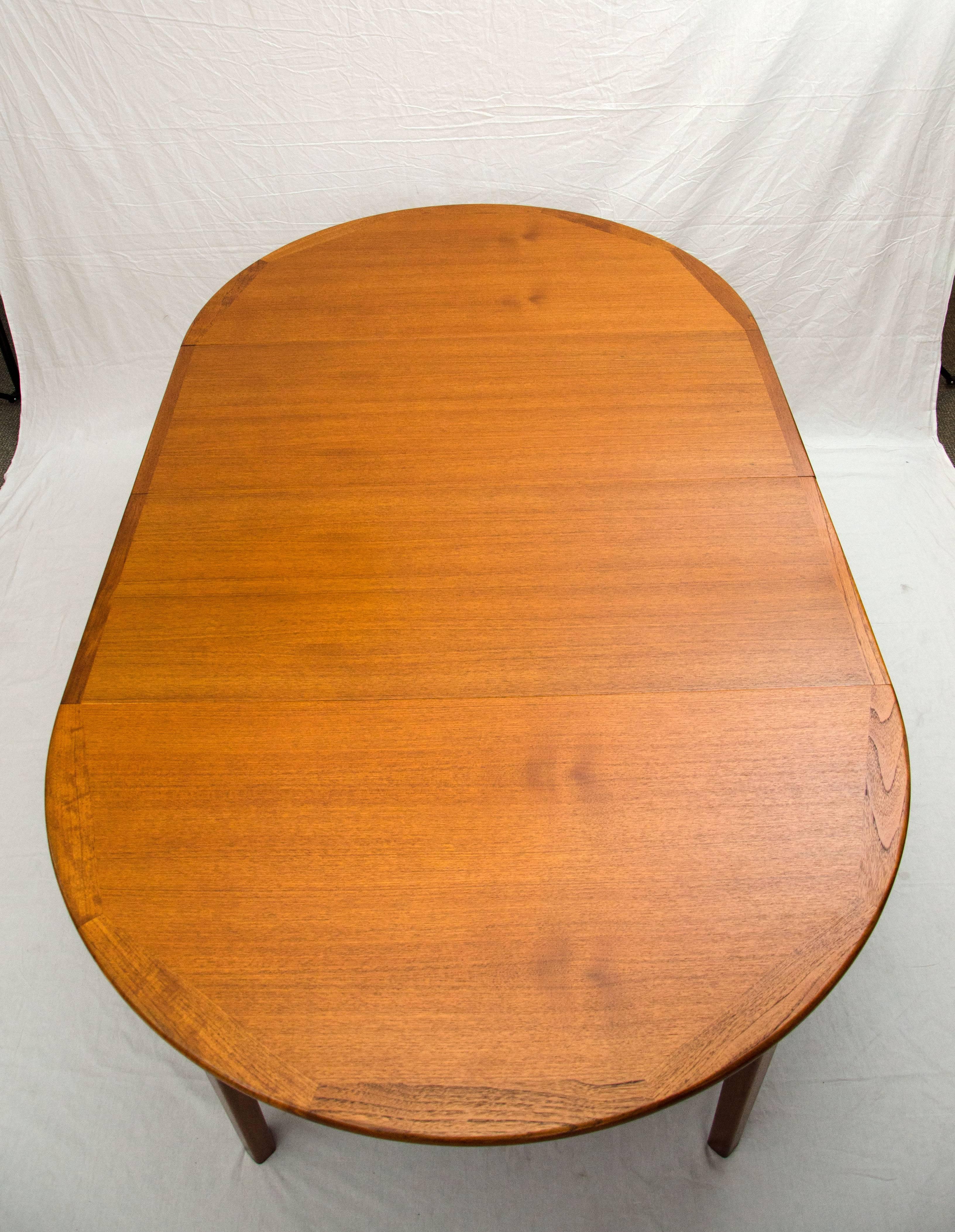 large round dining table seats 12