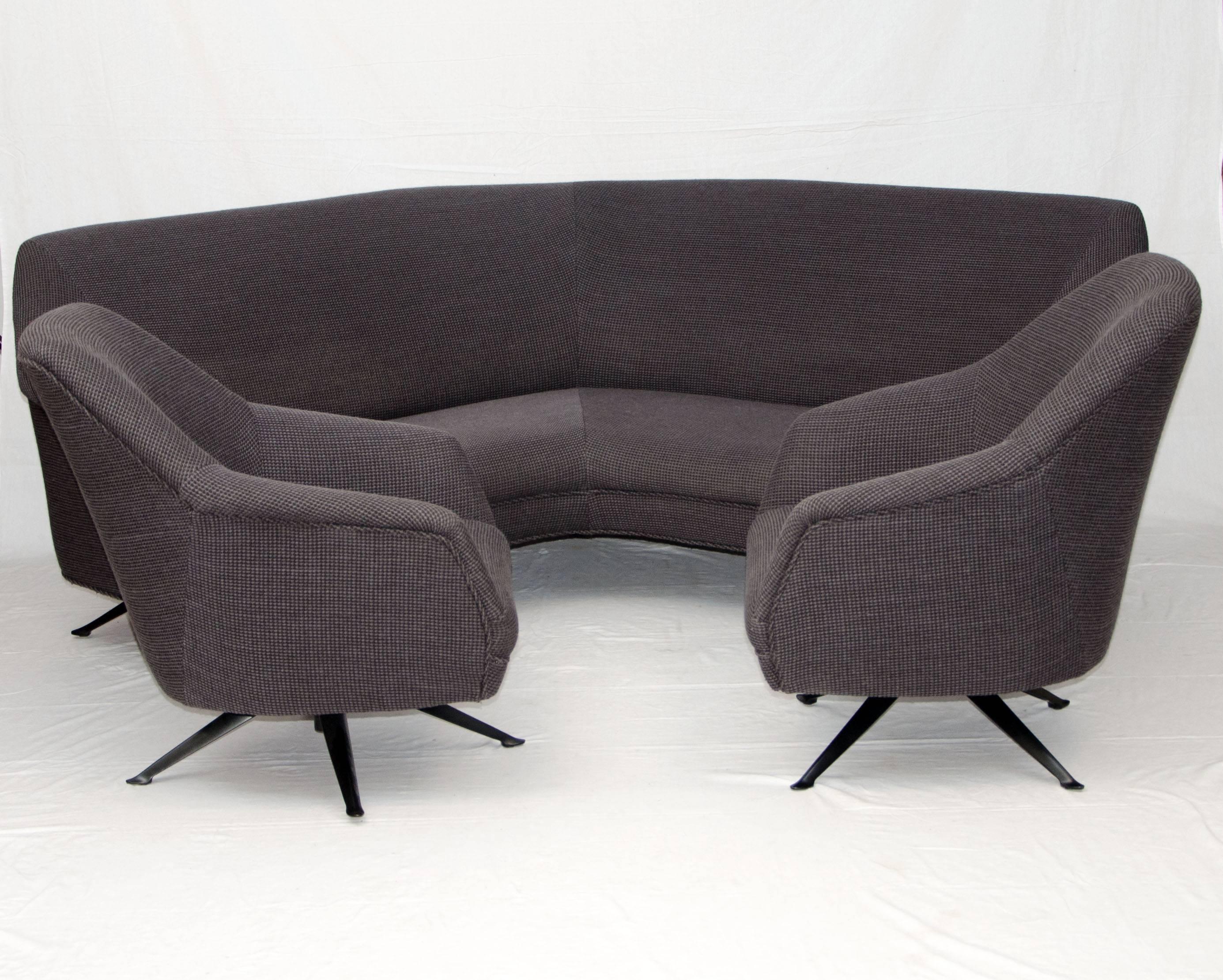 Powder-Coated Pair of Italian Swiveling Lounge Chairs, Knoll Fabric, Attributed to Gio Ponti