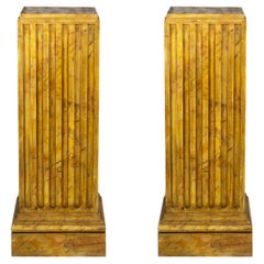 Paire de piédestaux français de colonnes en bois, style néoclassique, 20ème siècle