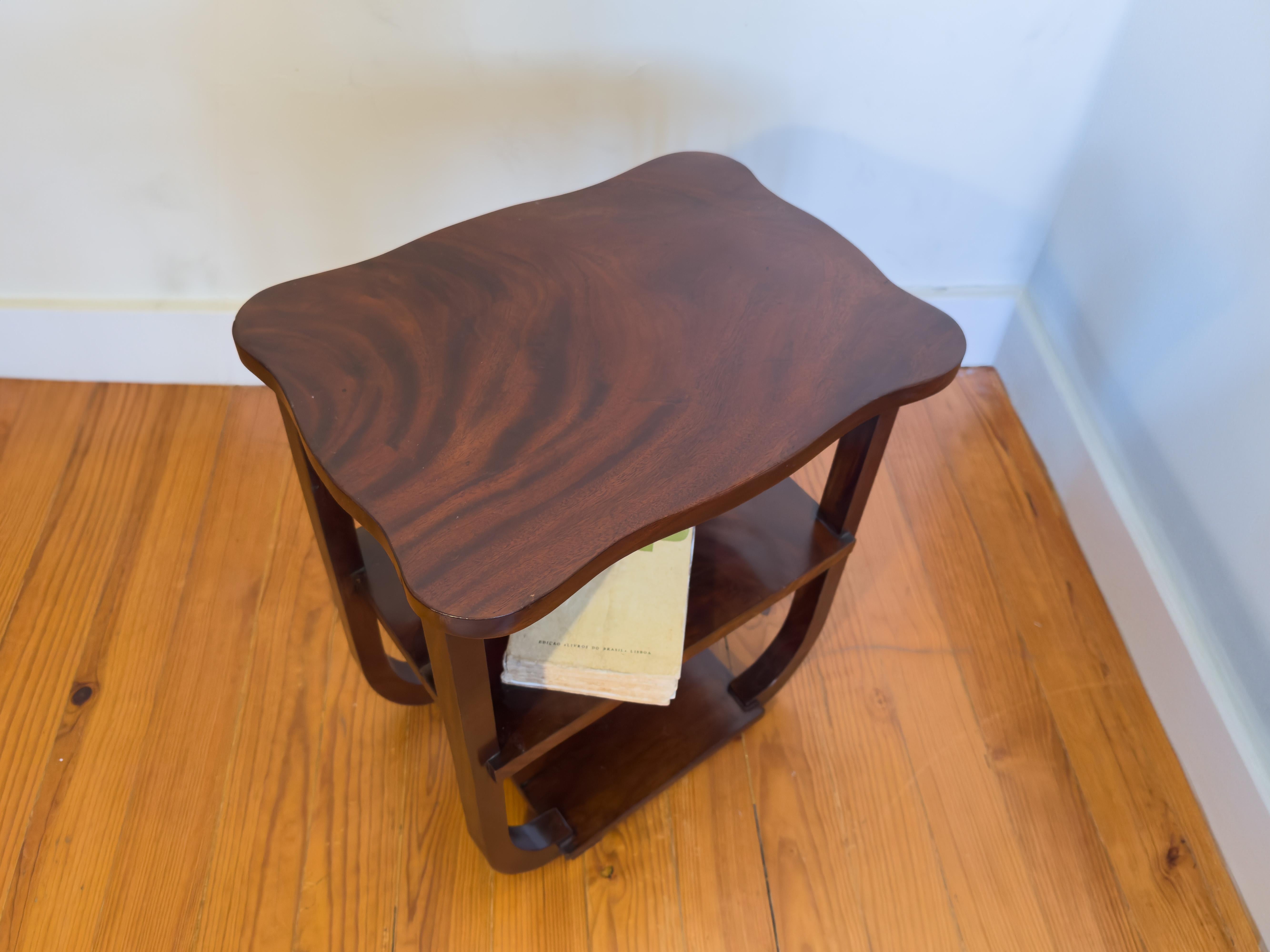 Table d'appoint portugaise Art déco, 20e siècle en vente 3