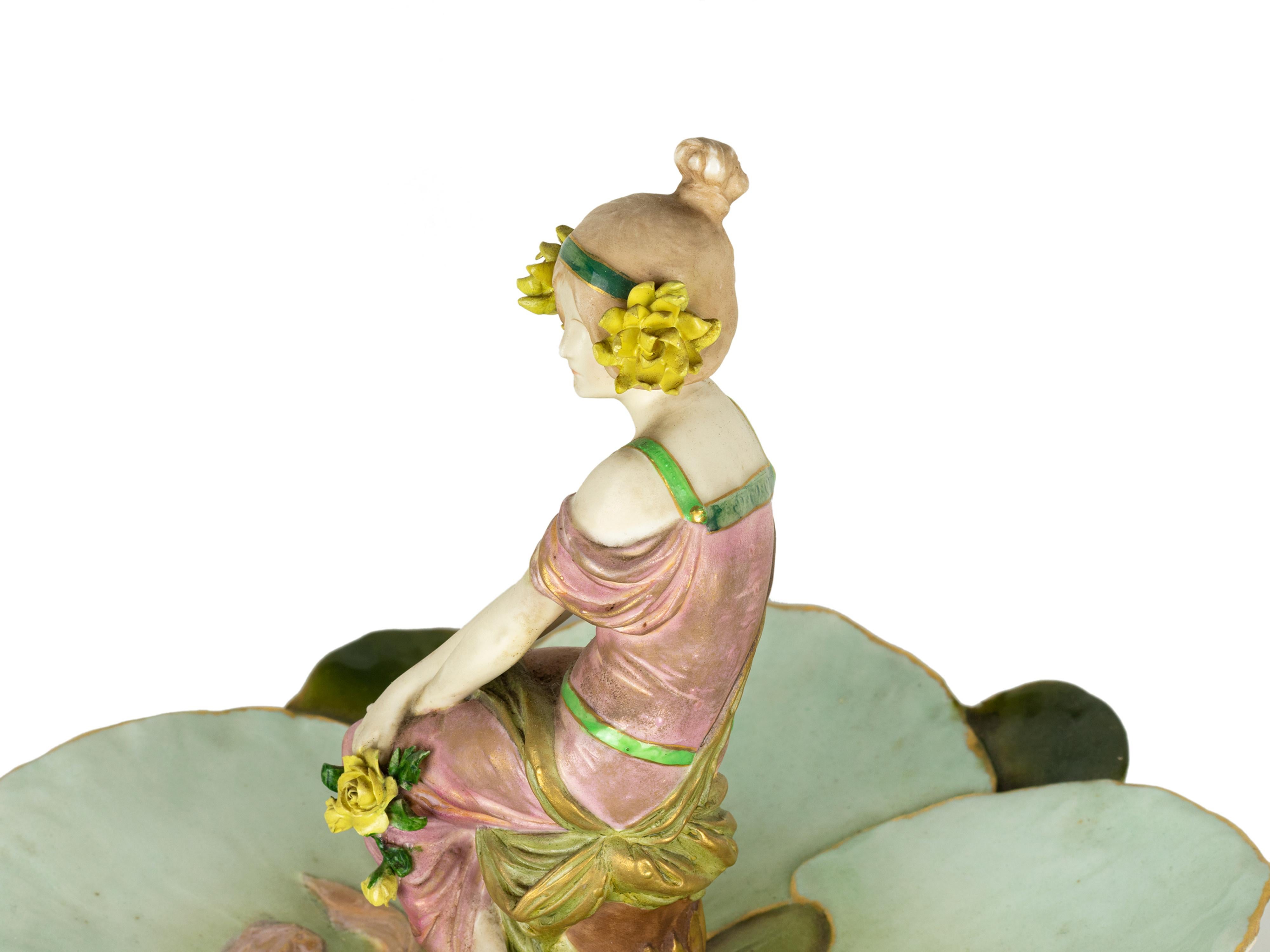 Ernst Wahliss Art Nouveau Teplitz Figural Tray Maiden & Lily Pads In Good Condition For Sale In Lisbon, PT