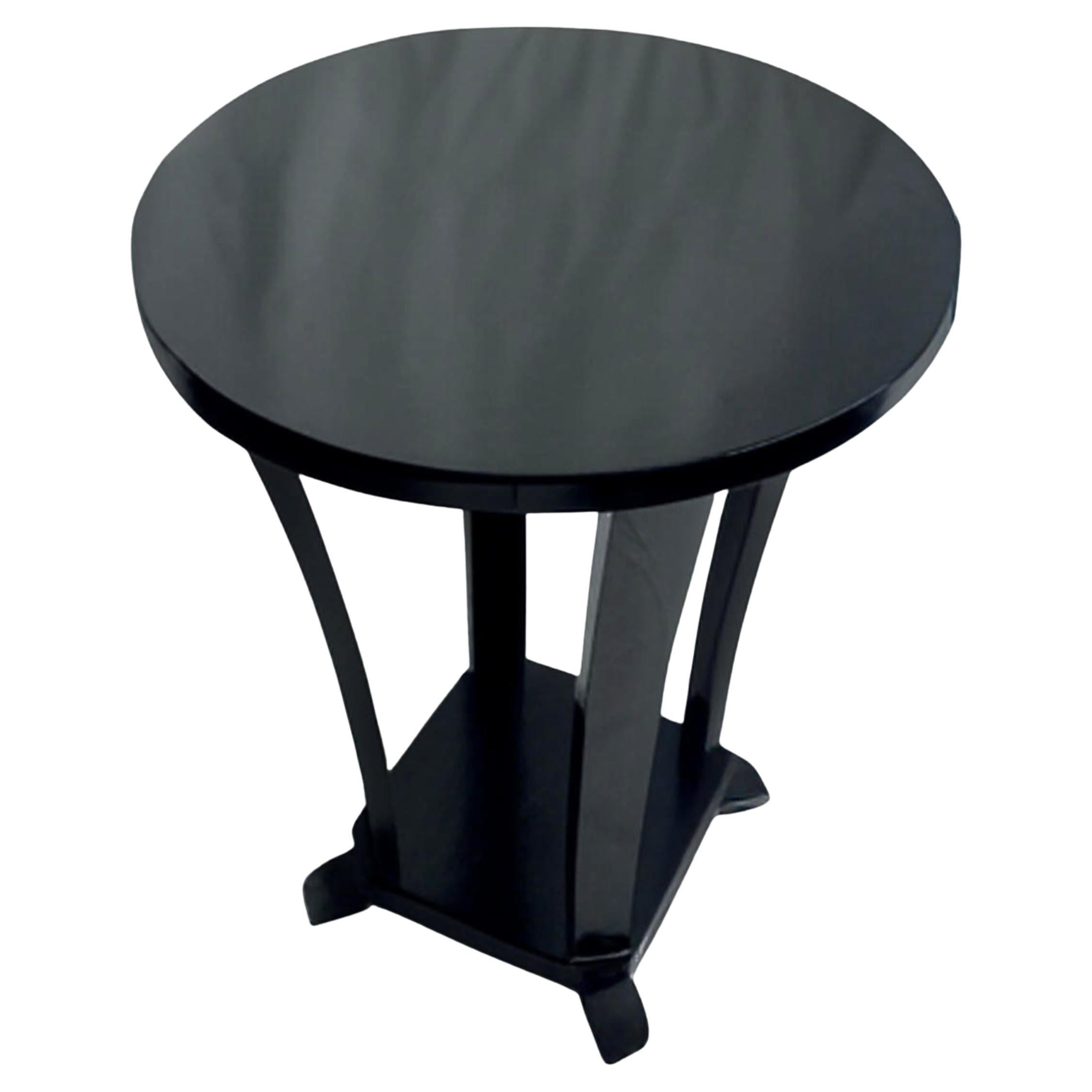 Table Art déco ronde à piédestal en laque noire, France, 1930 en vente