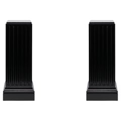 Paar schwarz lackierte Holzsäulen, neoklassizistischer Stil, 20.