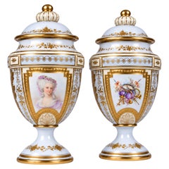 Coppia di anfore francesi blu di Sèvres di Château des Tuileries, XIX secolo