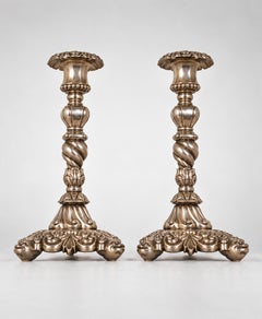 Coppia di candelieri barocchi in argento, XIX secolo
