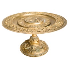 Tazza su piedistallo in bronzo dorato in stile barocco del XIX secolo con tre angeli