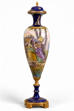 Vase français du XIXe siècle en porcelaine de Sèvres bleu cobalt et bronze doré, signé M. Gail