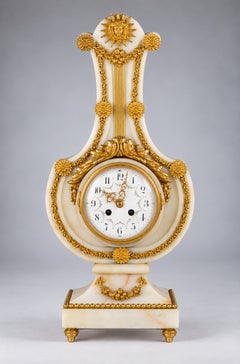 Pendulum-Uhr aus weißem Marmor, Louis XVI.-Stil, 19. Jahrhundert
