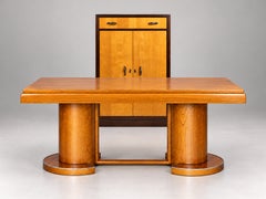 Set da pranzo Art Déco degli anni ’40 in noce, composto da tavolo allungabile e credenza