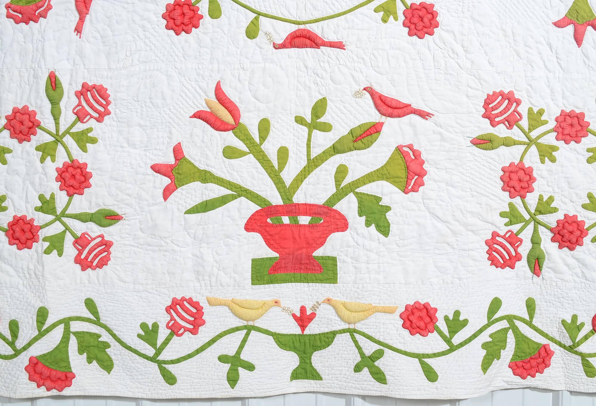 Stuffed Applique Quilt with BirdsB In Good Condition In Darnestown, MD
