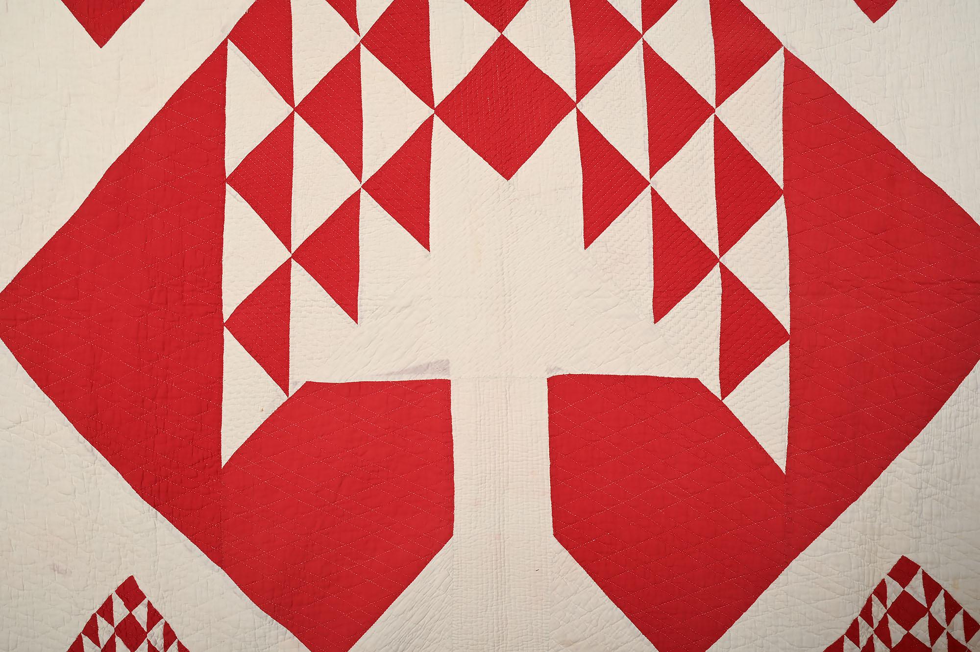 Roter Baum-Quilt (Land) im Angebot