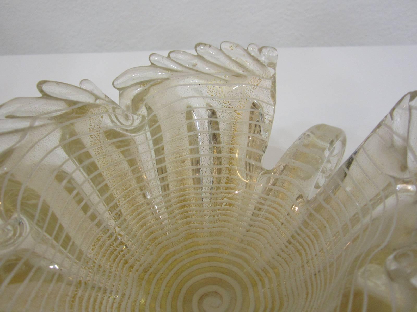 Barovier e Toso Spivali Handblown Murano Glass Leaf Dish with Handle For Sale 3