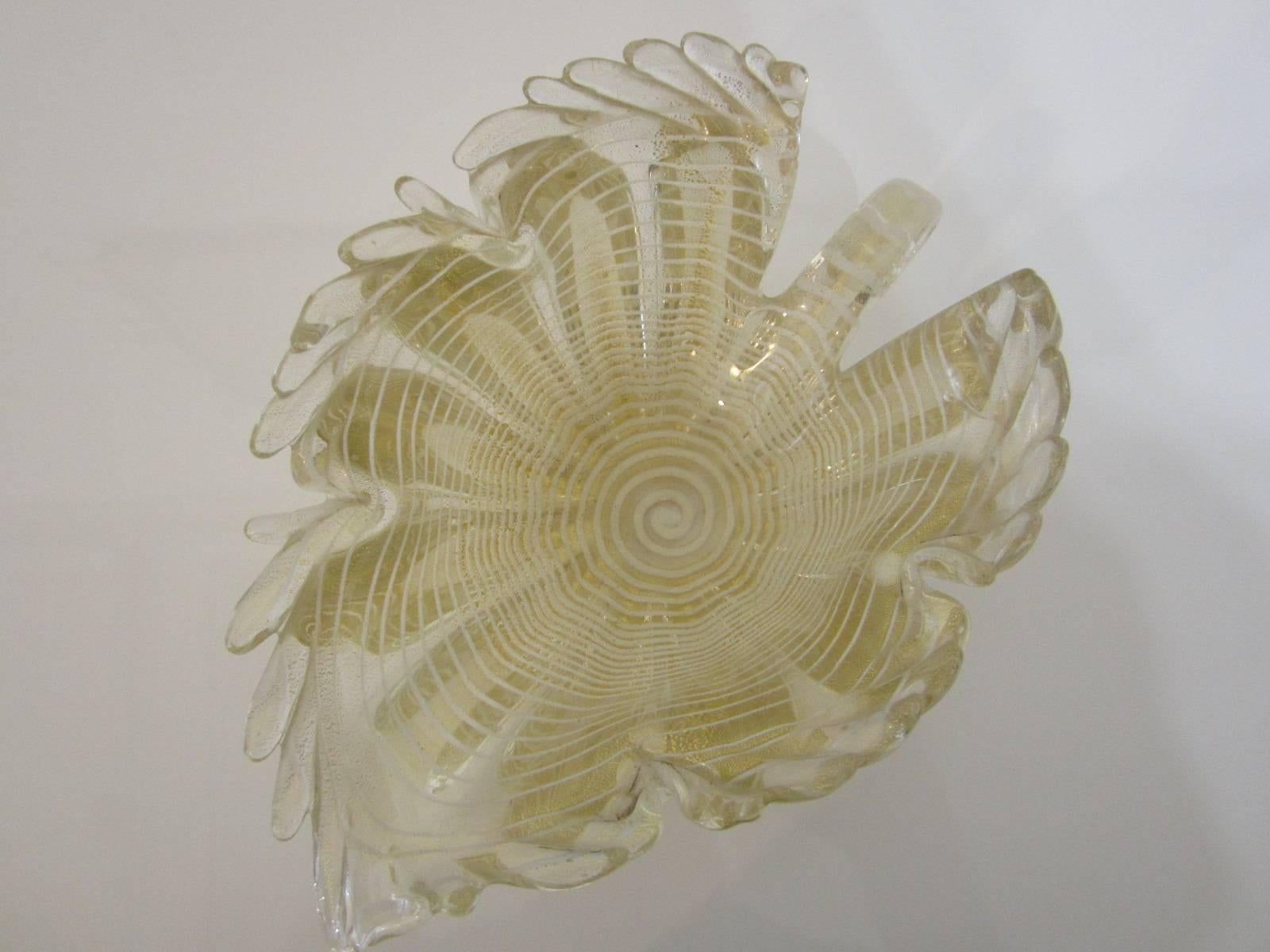 Barovier e Toso Spivali Handblown Murano Glass Leaf Dish with Handle For Sale 4