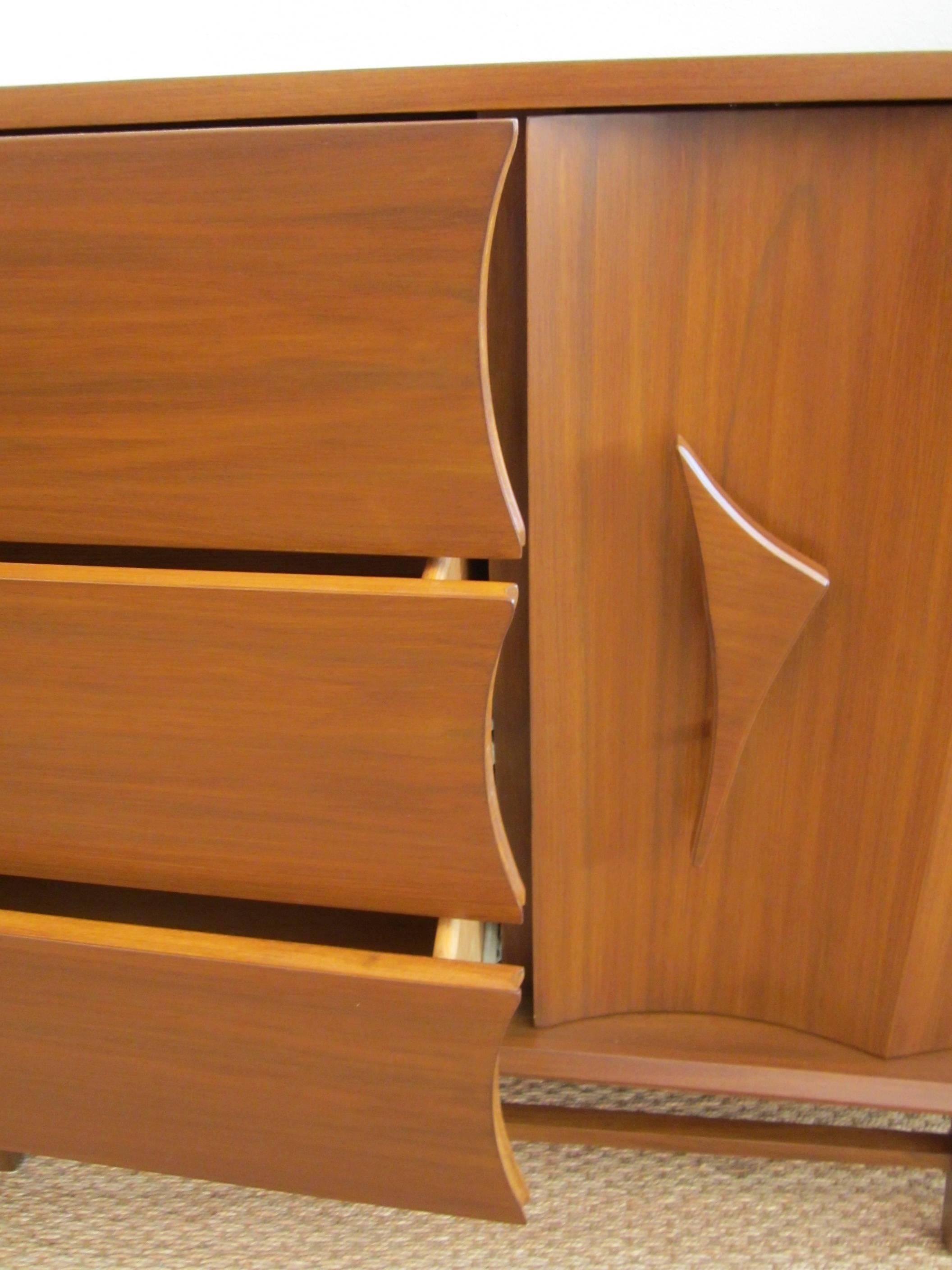 Walnut Floating Credenza with Curved Front  In Excellent Condition In Miami, FL