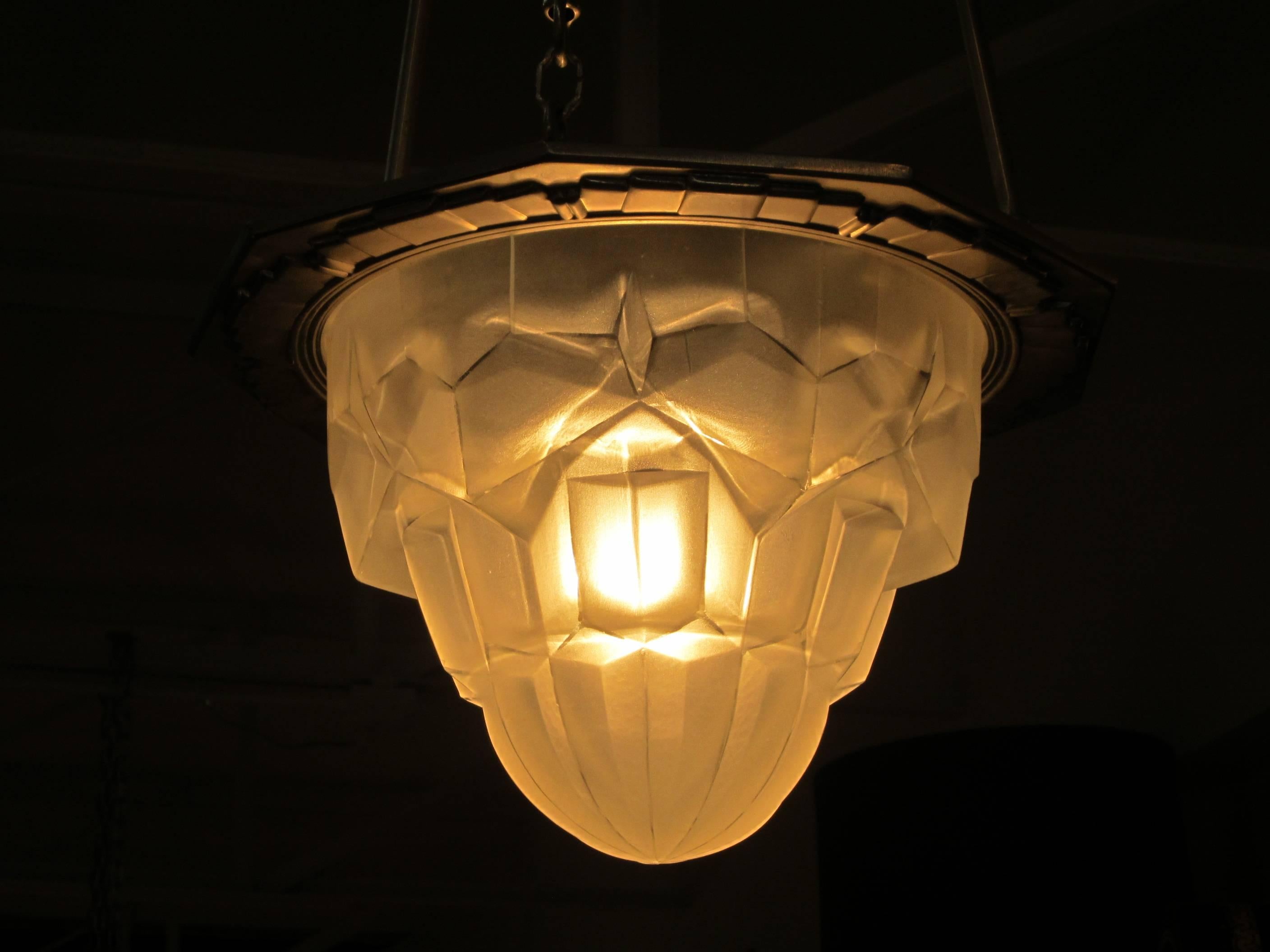 Art Deco Nickeled Bronze and Frosted Glass Chandelier by Verrerie des Hanots  1
