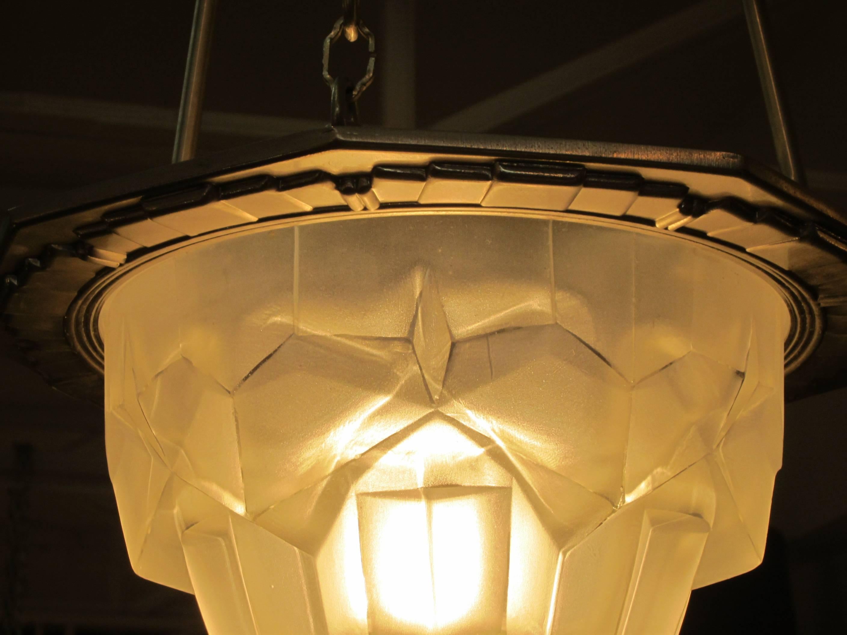 Art Deco Nickeled Bronze and Frosted Glass Chandelier by Verrerie des Hanots  2