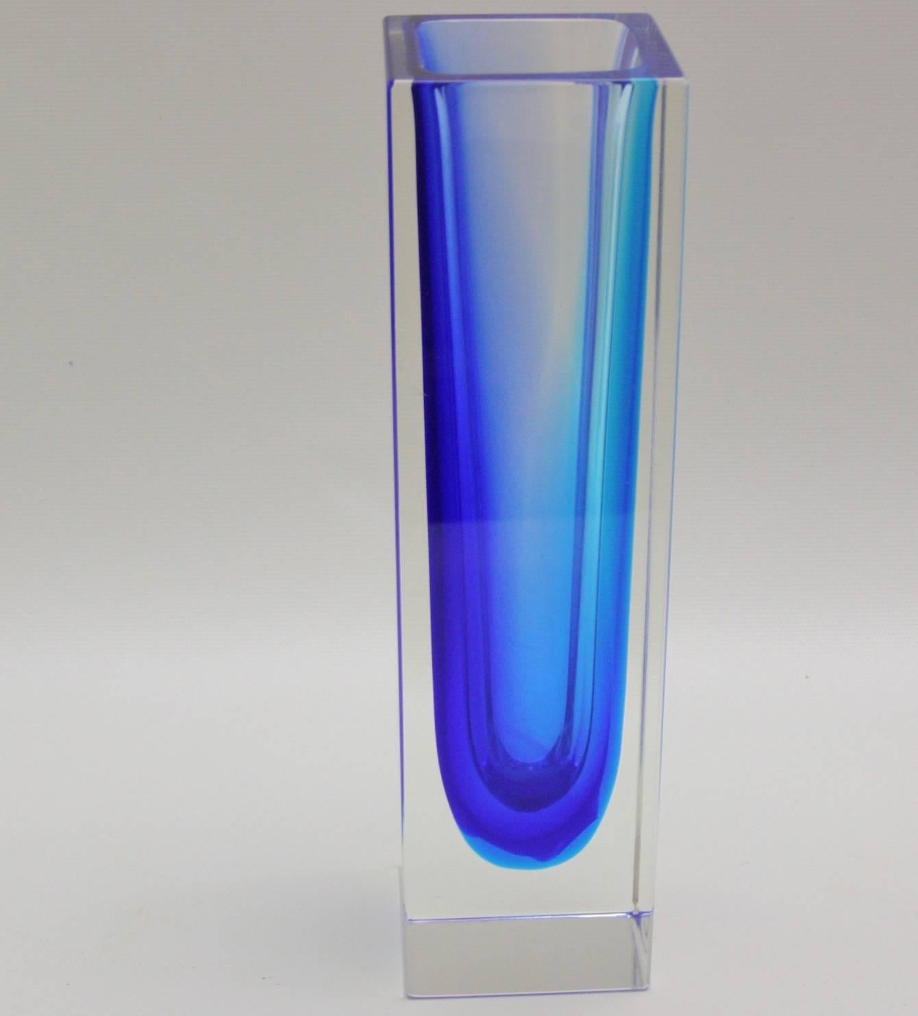 Gorgeous Alessandro Mandruzzato Murano glass vase in the summerso technique with a lighter blue surrounding the darker blue. Great with a bunch of short flowers or as is for display.