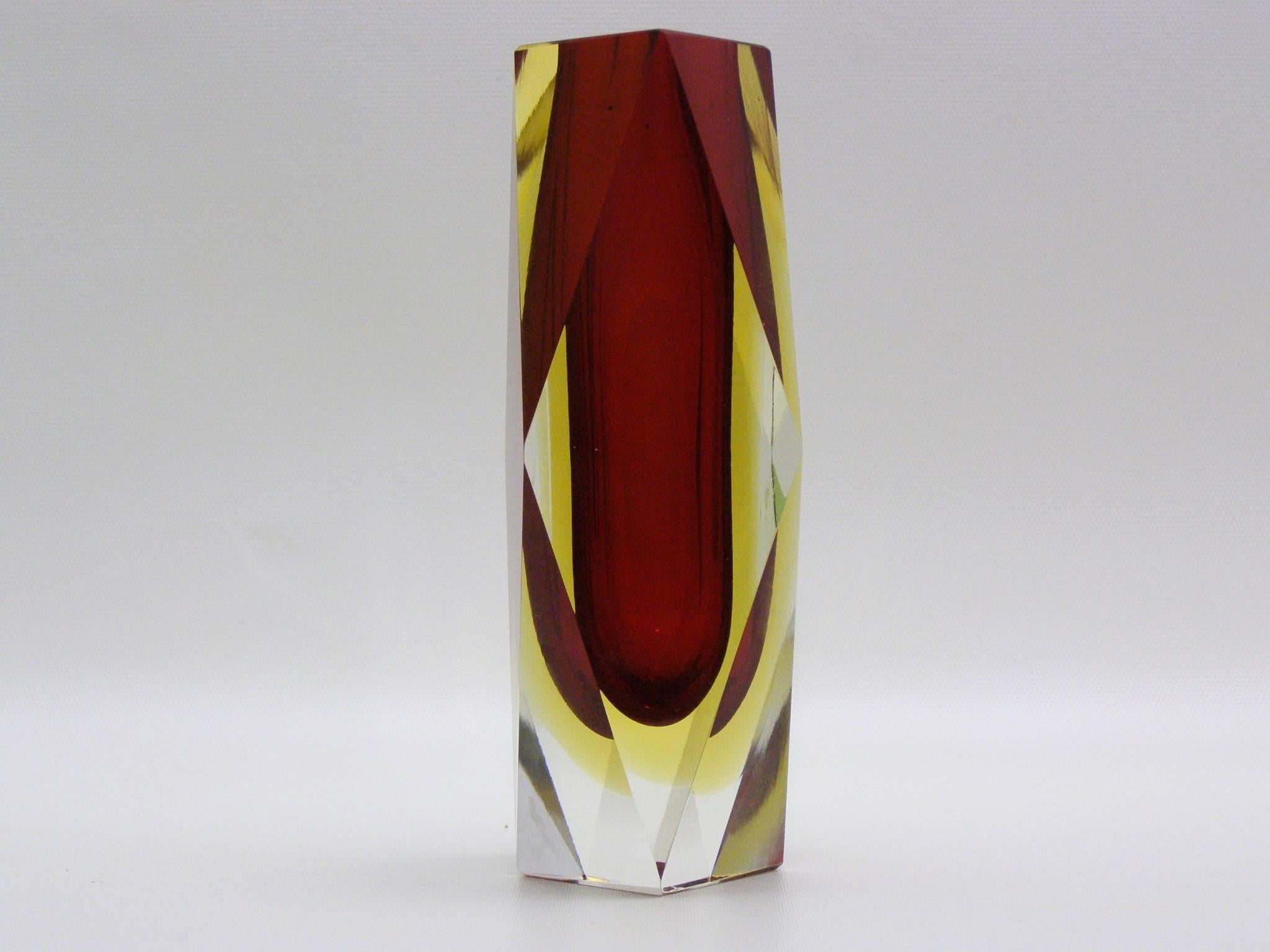 Beautiful Alessandro Mandruzzato faceted Murano glass vase in red surrounded by golden-yellow.