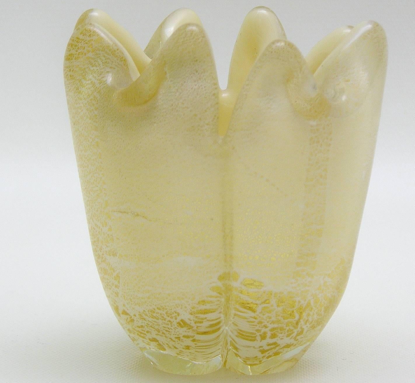Mid-Century Modern Barovier e Toso Hand Blown Diminutive Murano Glass Vessel  For Sale