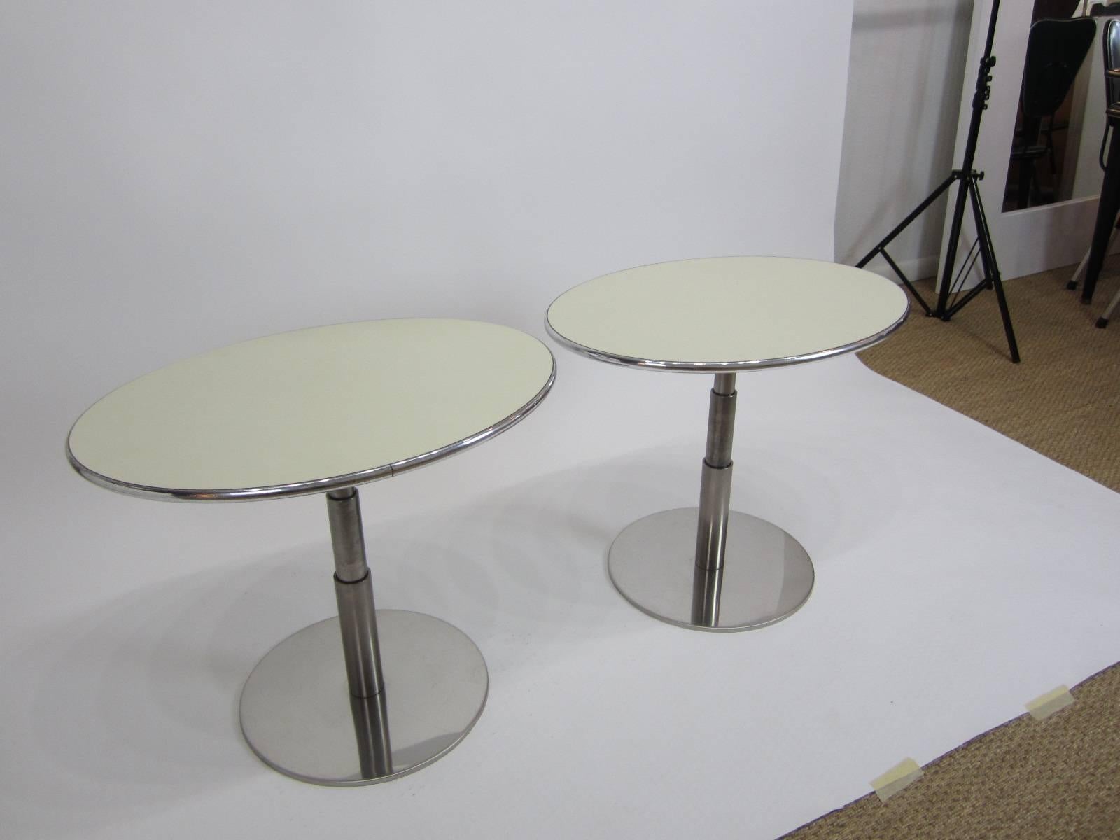 Pair of Oval-Top Three-Height-Positioning Steel and Laminate Side Tables In Good Condition For Sale In Miami, FL