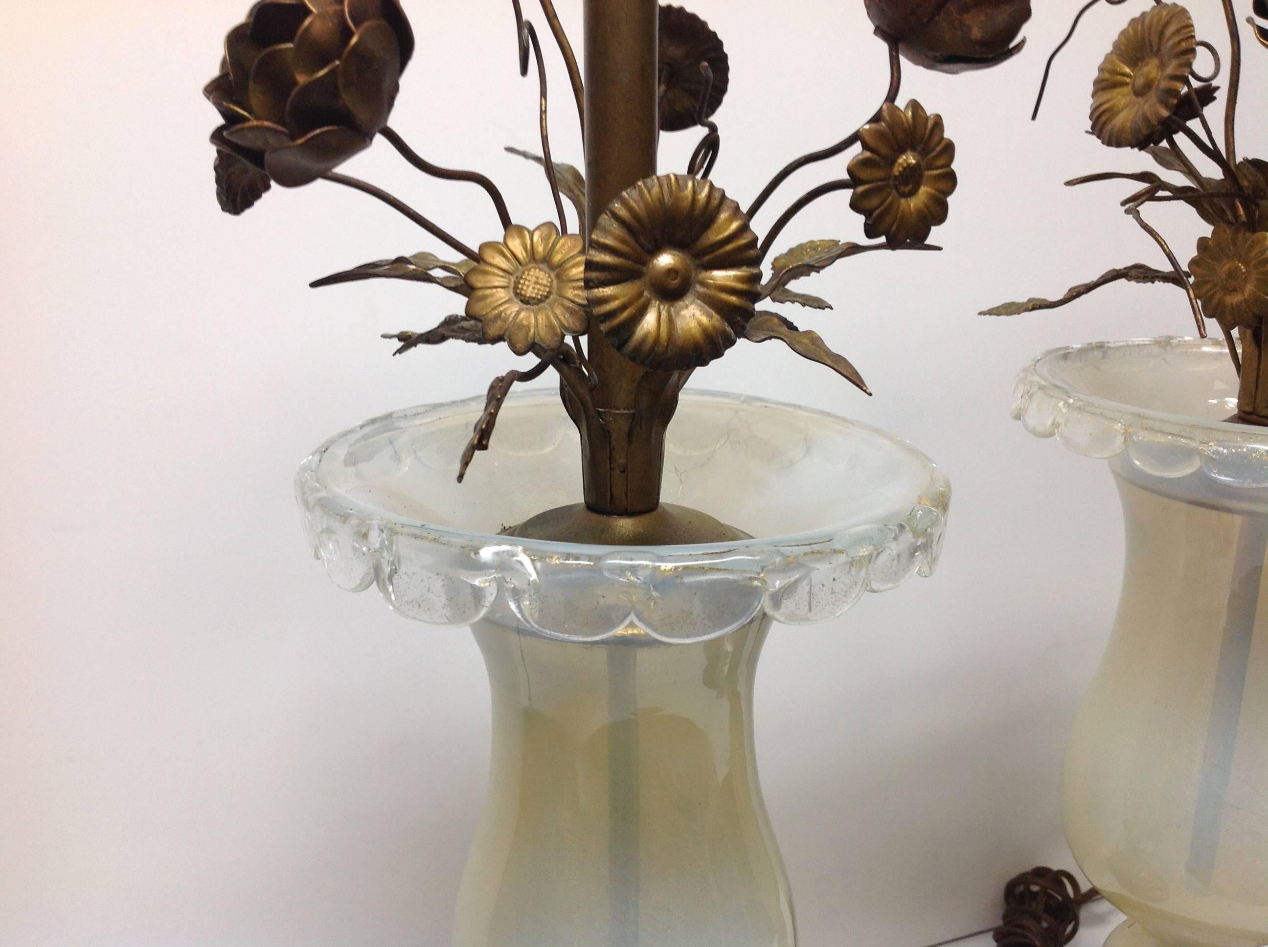 Pair of Handblown Original Murano Glass Lamps with Brass Flowers In Good Condition In Miami, FL