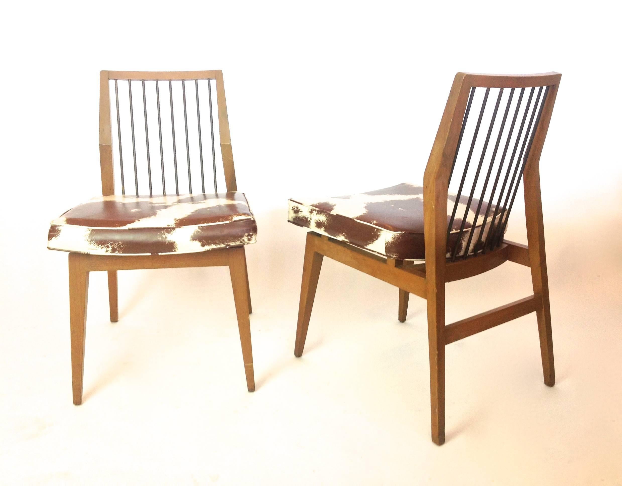 Mid-Century Modern Pair of Grosfeld House Wood and Spoke Side Chairs For Sale