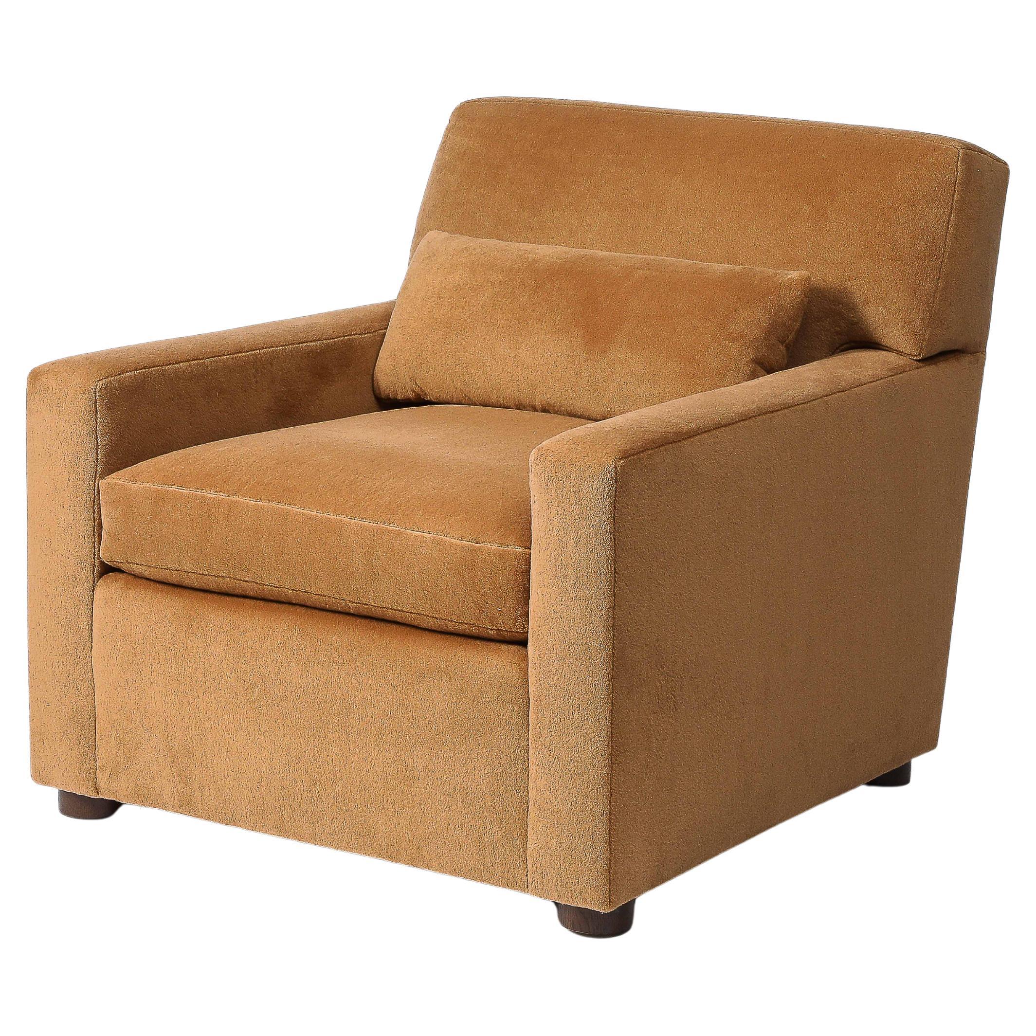Fauteuil Seccia tapissé et en bois massif de Robert Stilin, États-Unis