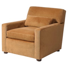 Fauteuil Seccia tapissé et en bois massif de Robert Stilin, États-Unis