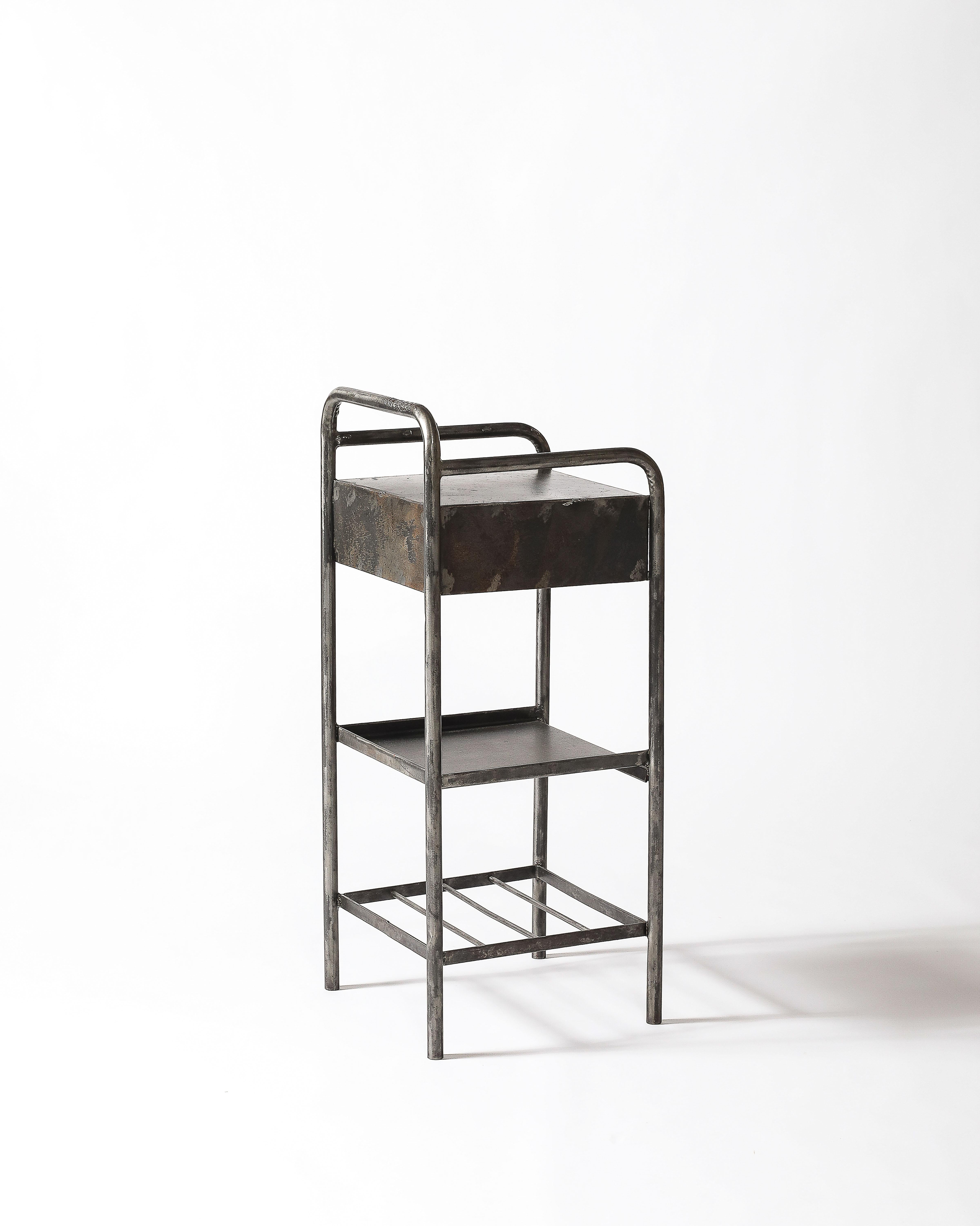 Table d'appoint en métal/acier avec étagère, France, c. 1950 en vente 4