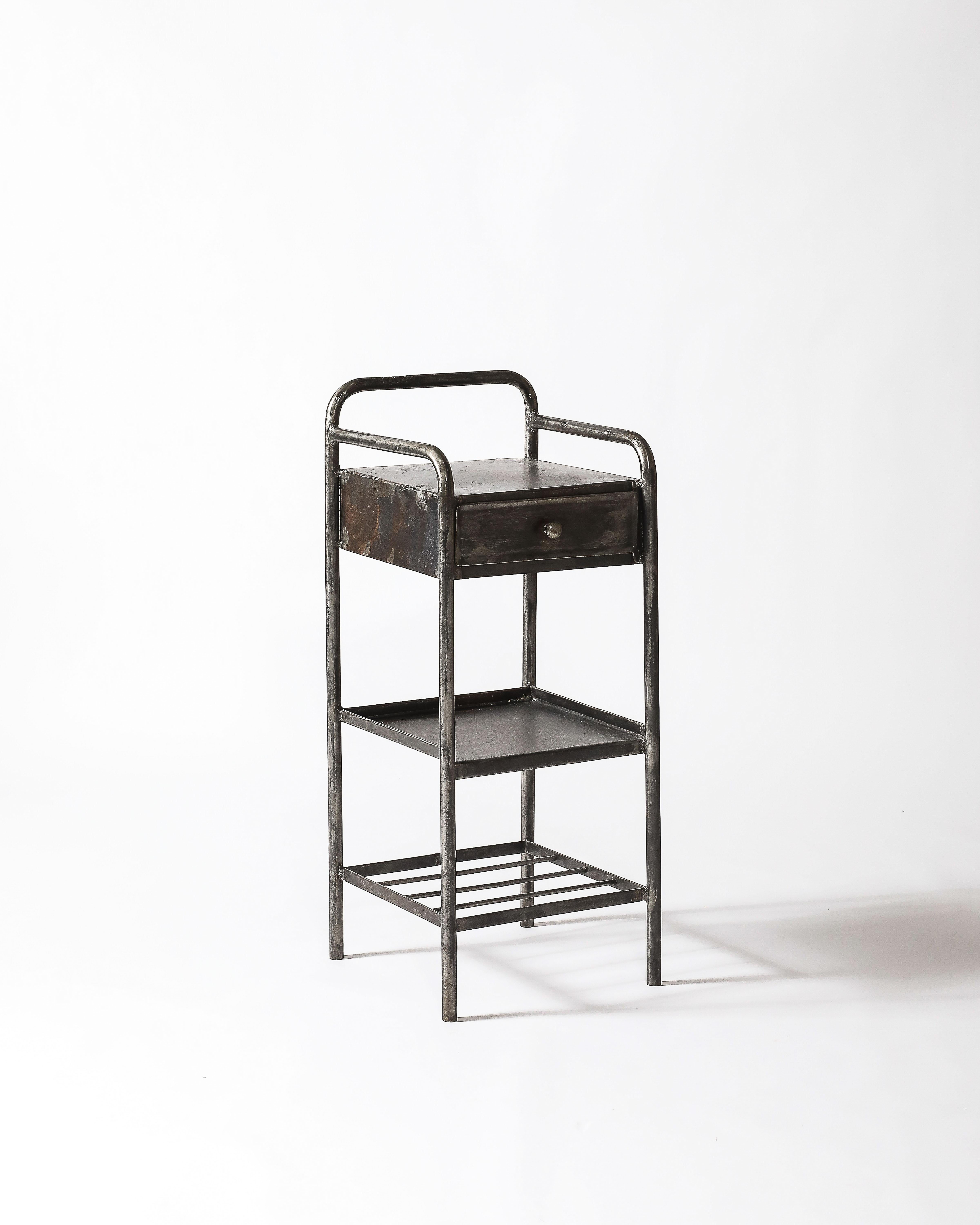 Table d'appoint en métal/acier avec étagère, France, c. 1950 en vente 6