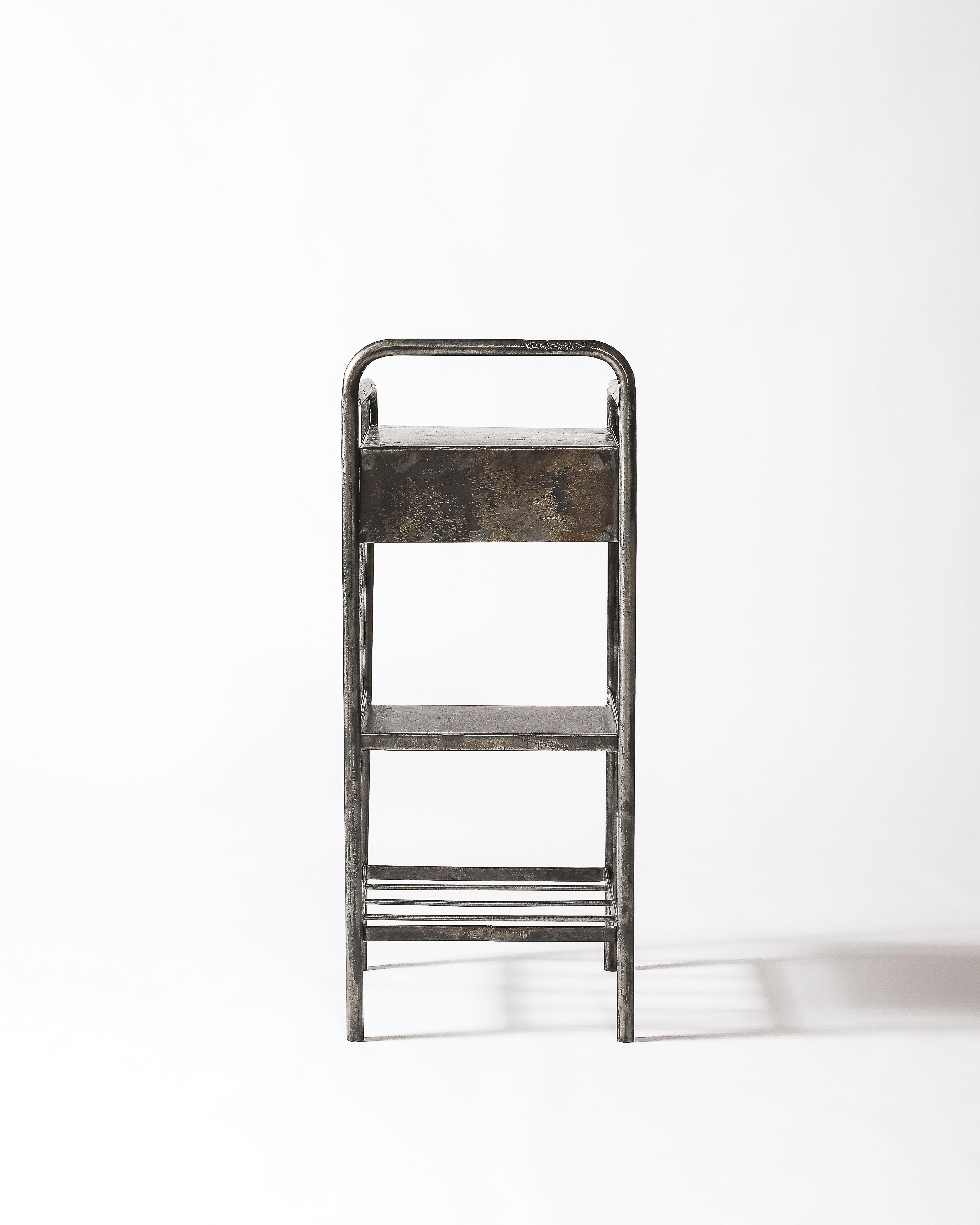 Table d'appoint en métal/acier avec étagère, France, c. 1950 en vente 3