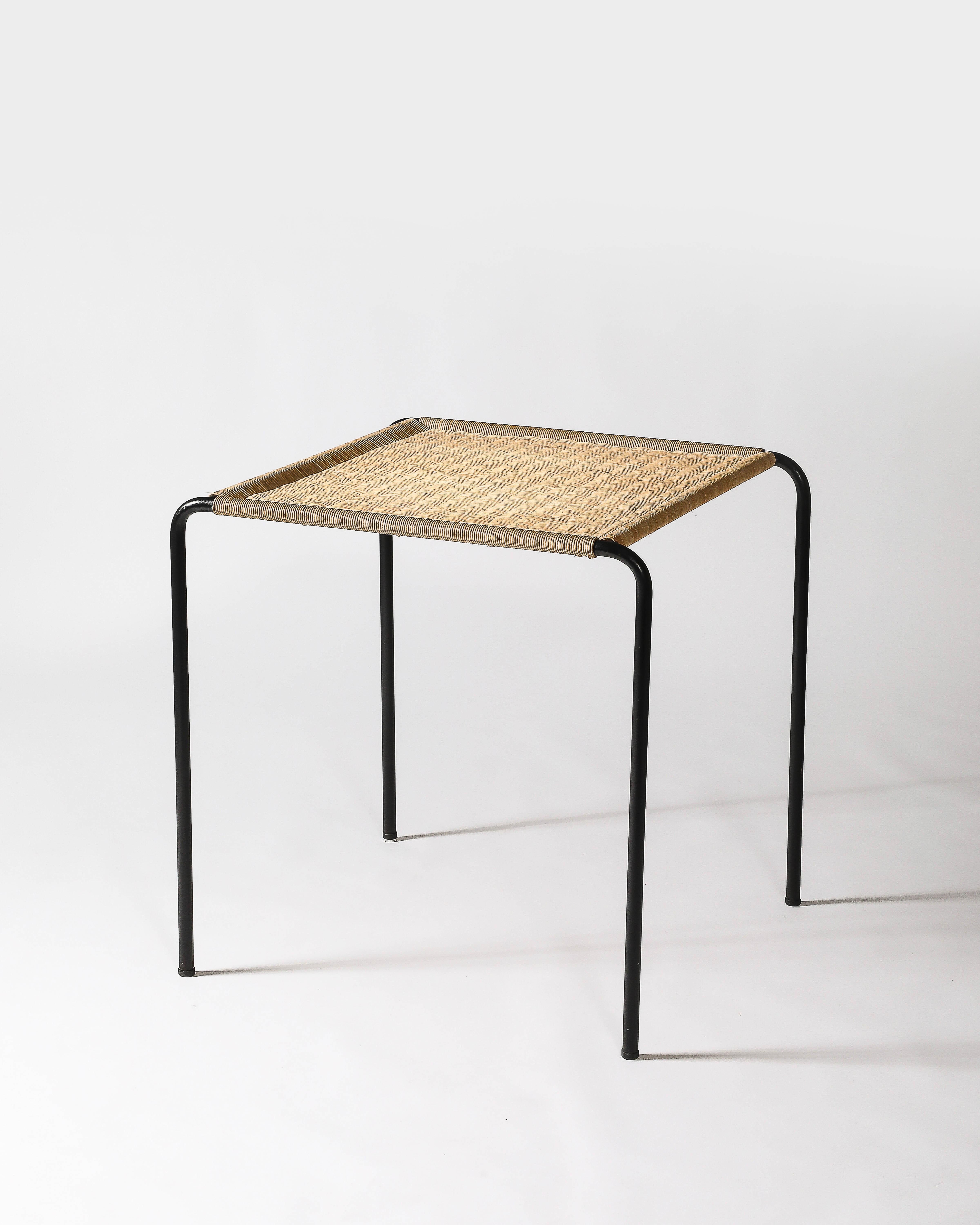 Table d'appoint en acier et en rotin tressé, France, c.C. 1955 en vente 4