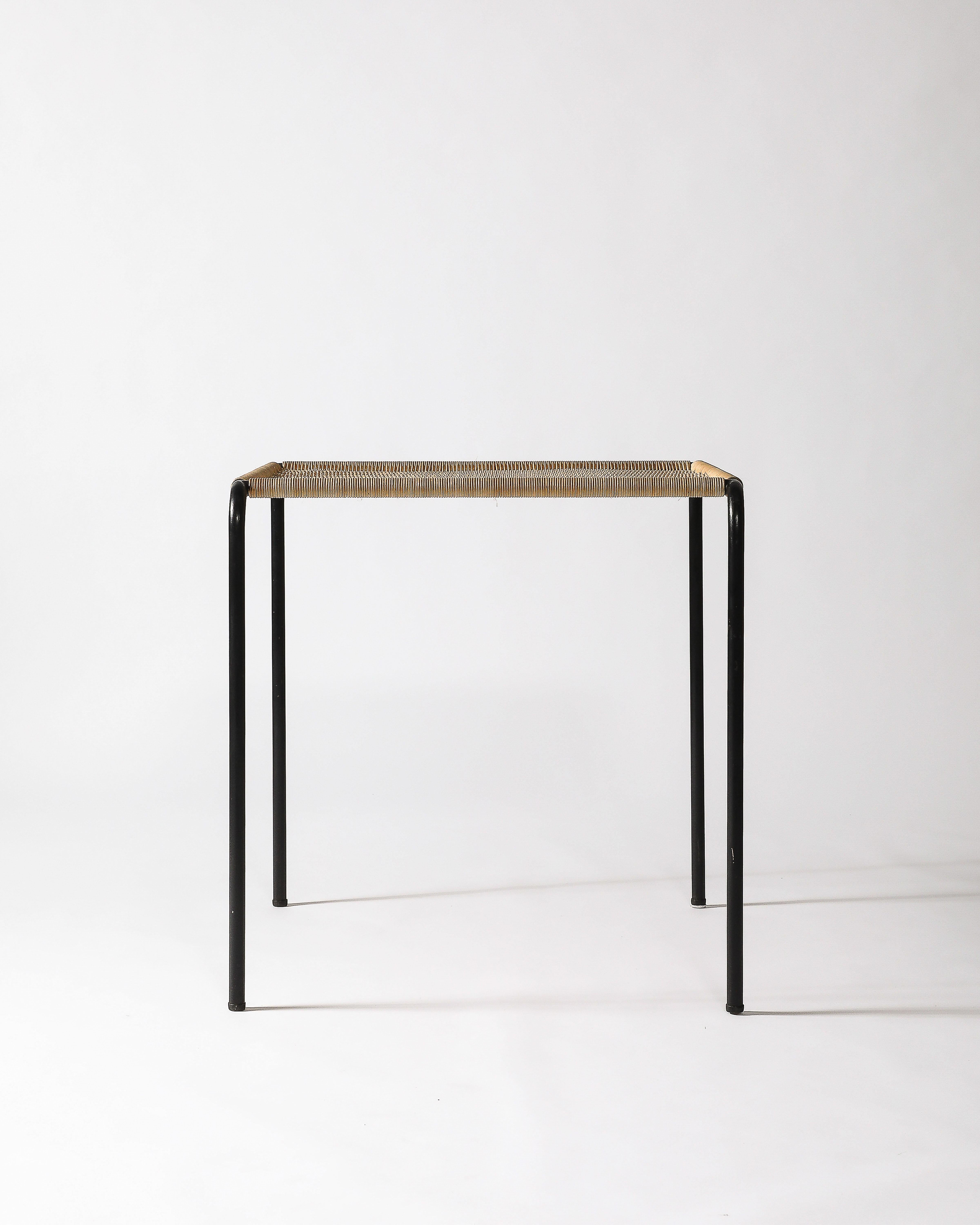 Table d'appoint en acier et en rotin tressé, France, c.C. 1955 en vente 6